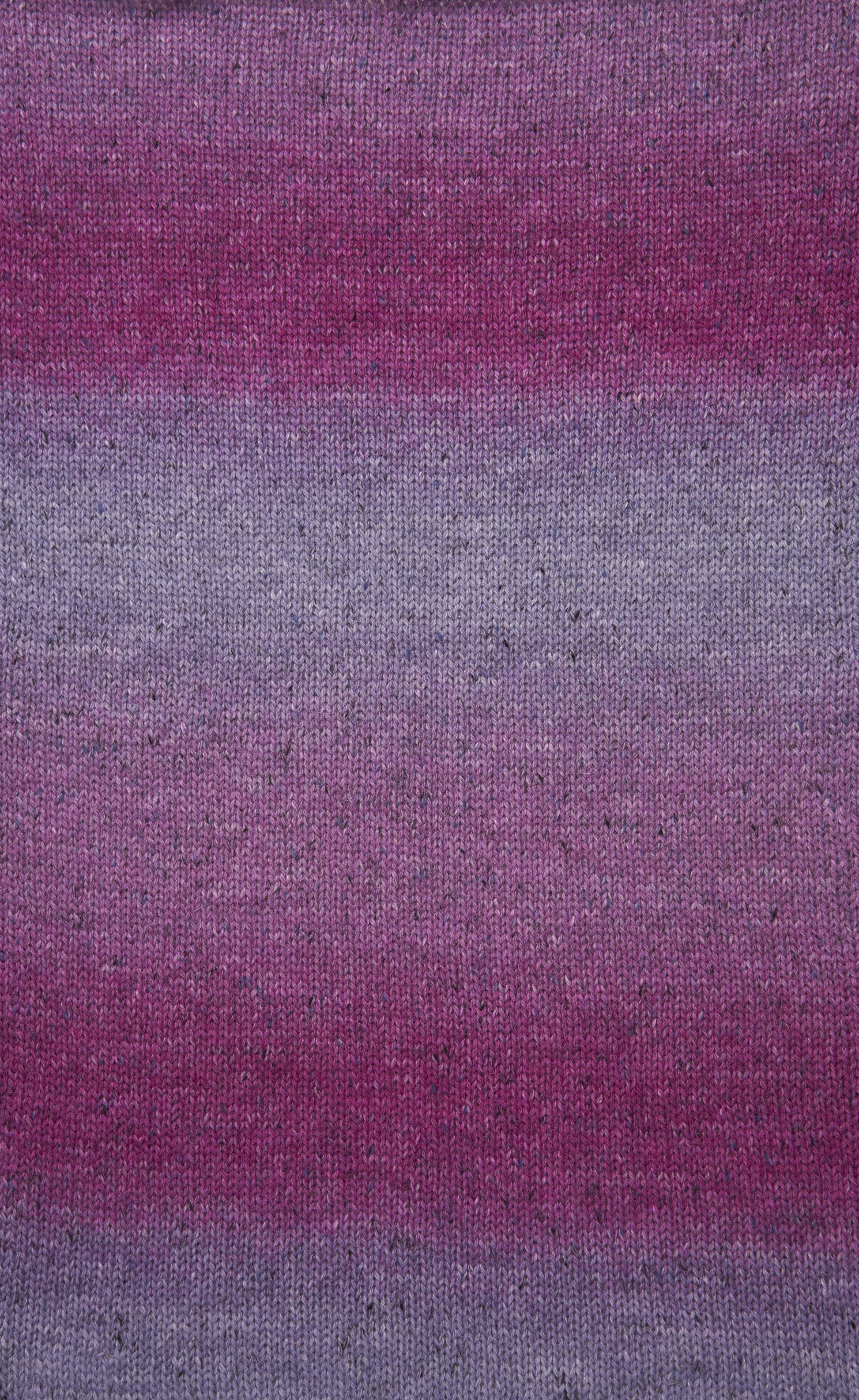 Gestrickte Maschenprobe aus ROWAN FELTED TWEED COLOUR, hochwertigem Merinowolle-Alpaka-Garn mit Viskose, natürlicher Tweedoptik und harmonischen Farbübergängen
