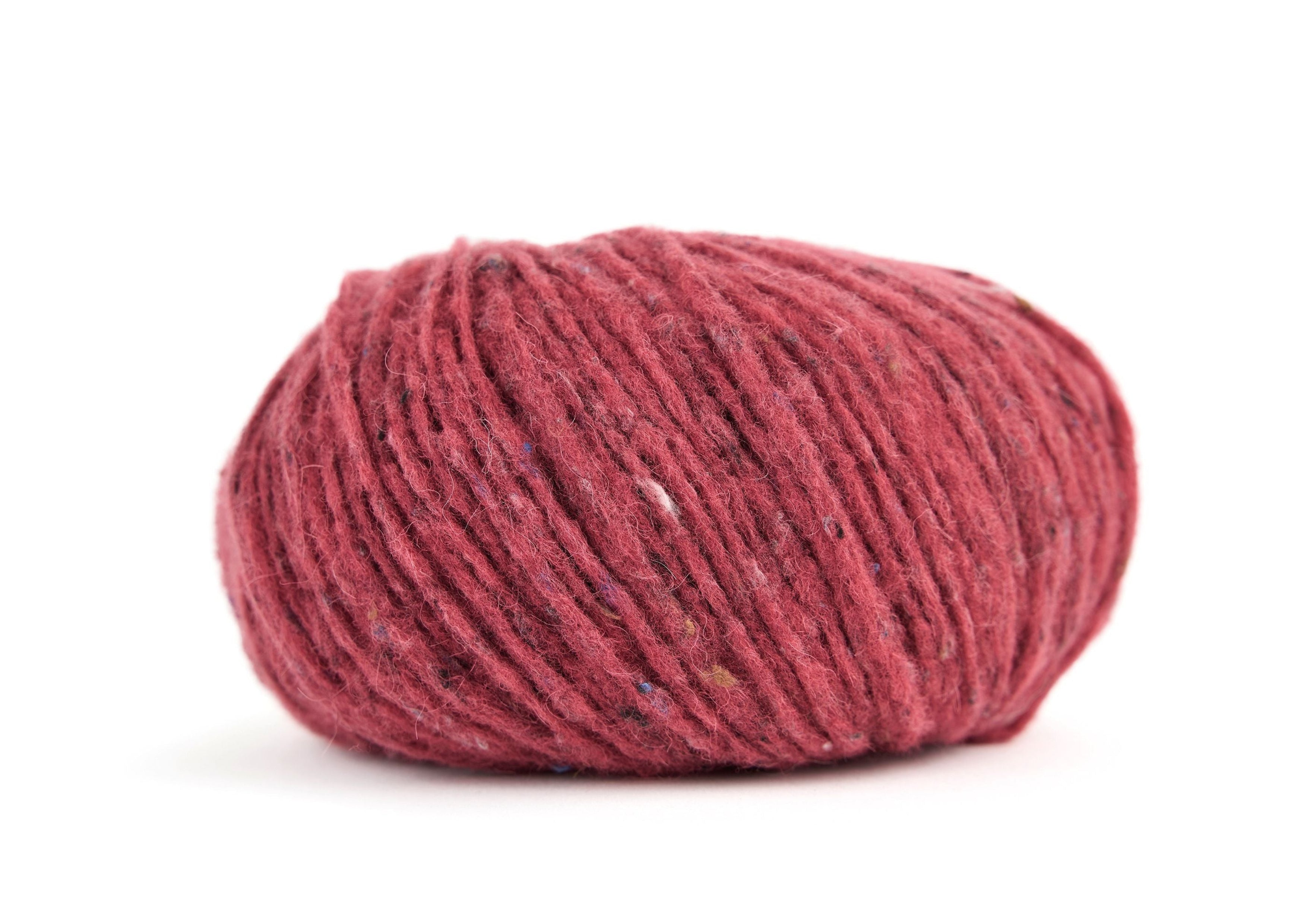 ROWAN FELTED TWEED SOFT Premium Tweed-Garn mit 64 % Merinowolle, 20 % Nylon, 8 % Alpaka und 8 % Viskose, leichtes und wärmendes Garn für hochwertige Damen- und Herrenpullover, FARBE:
Rage 10016