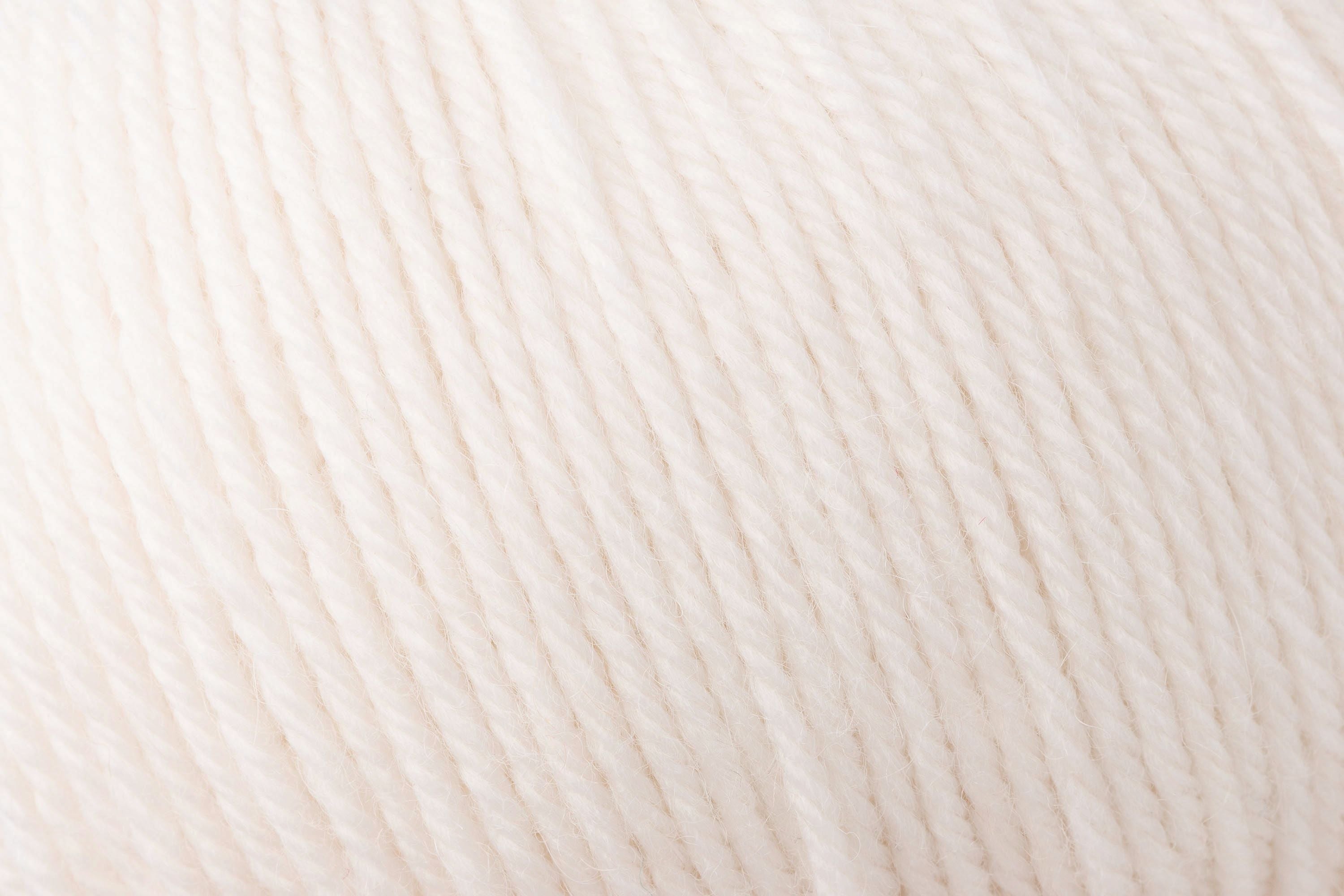 ROWAN ALPACA SOFT DK Merinowolle-Alpaka-Garn mit 70 % extrafeiner Merinowolle und 30 % Baby Alpaka für weiche und hochwertige Handarbeit, FARBE:
Simply White 201
