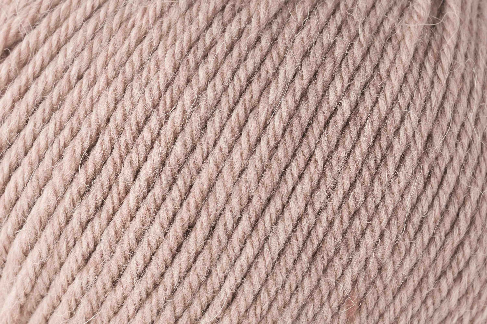 ROWAN ALPACA SOFT DK hochwertiges Garn zum Stricken mit extrafeiner Merinowolle und Baby Alpaka für feine Maschen und weiche Strickstücke, FARBE:
Trench Coat 202