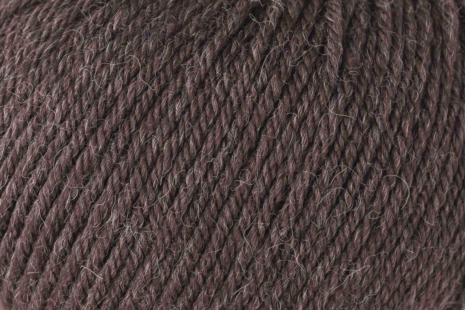 ROWAN ALPACA SOFT DK hochwertiges Strickgarn für Nadelstärke 4 mm aus 70 % extrafeiner Merinowolle und 30 % Baby Alpaka, FARBE:
Classic Brown 204