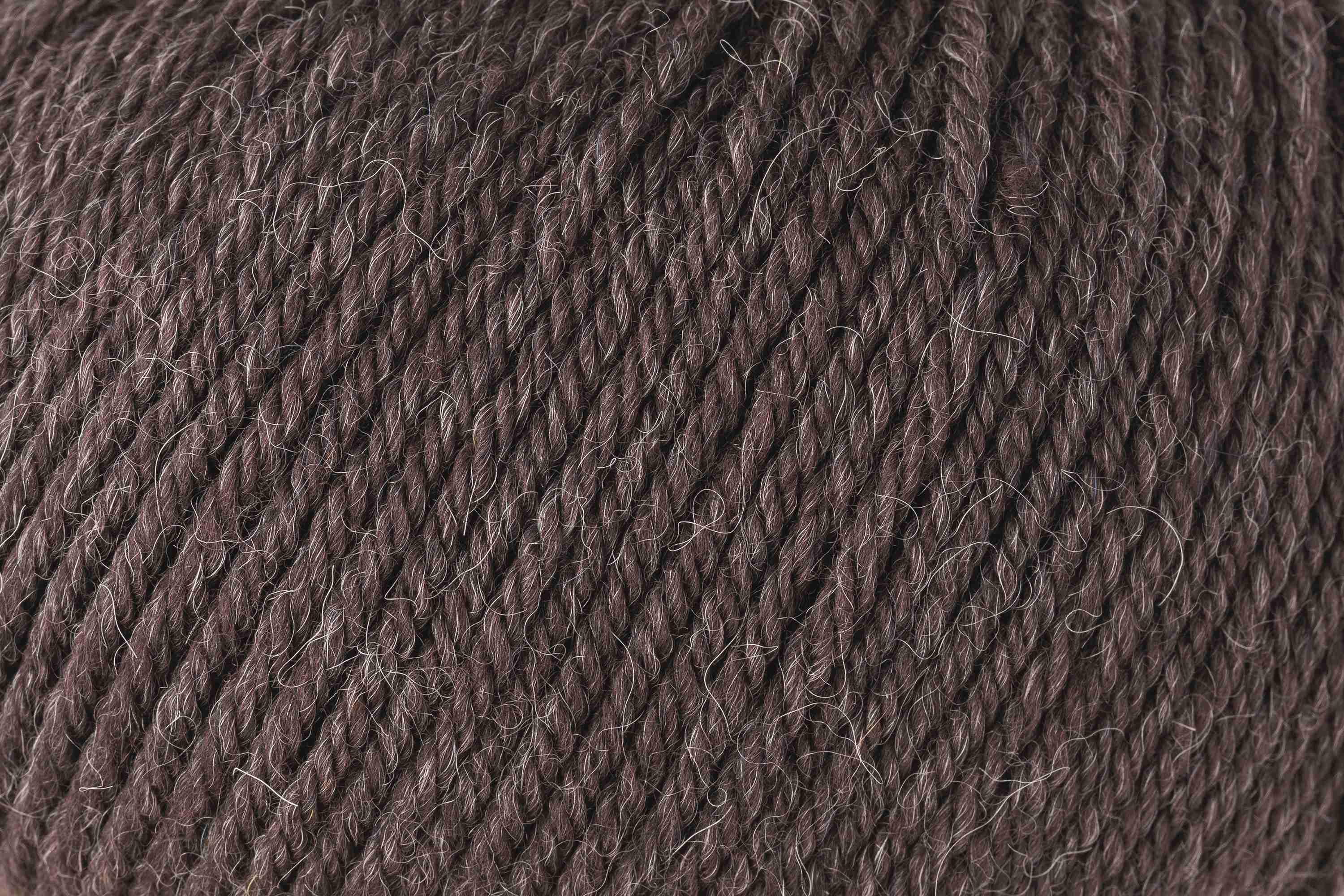 ROWAN ALPACA SOFT DK hochwertiges Strickgarn für Nadelstärke 4 mm aus 70 % extrafeiner Merinowolle und 30 % Baby Alpaka, FARBE:
Classic Brown 204