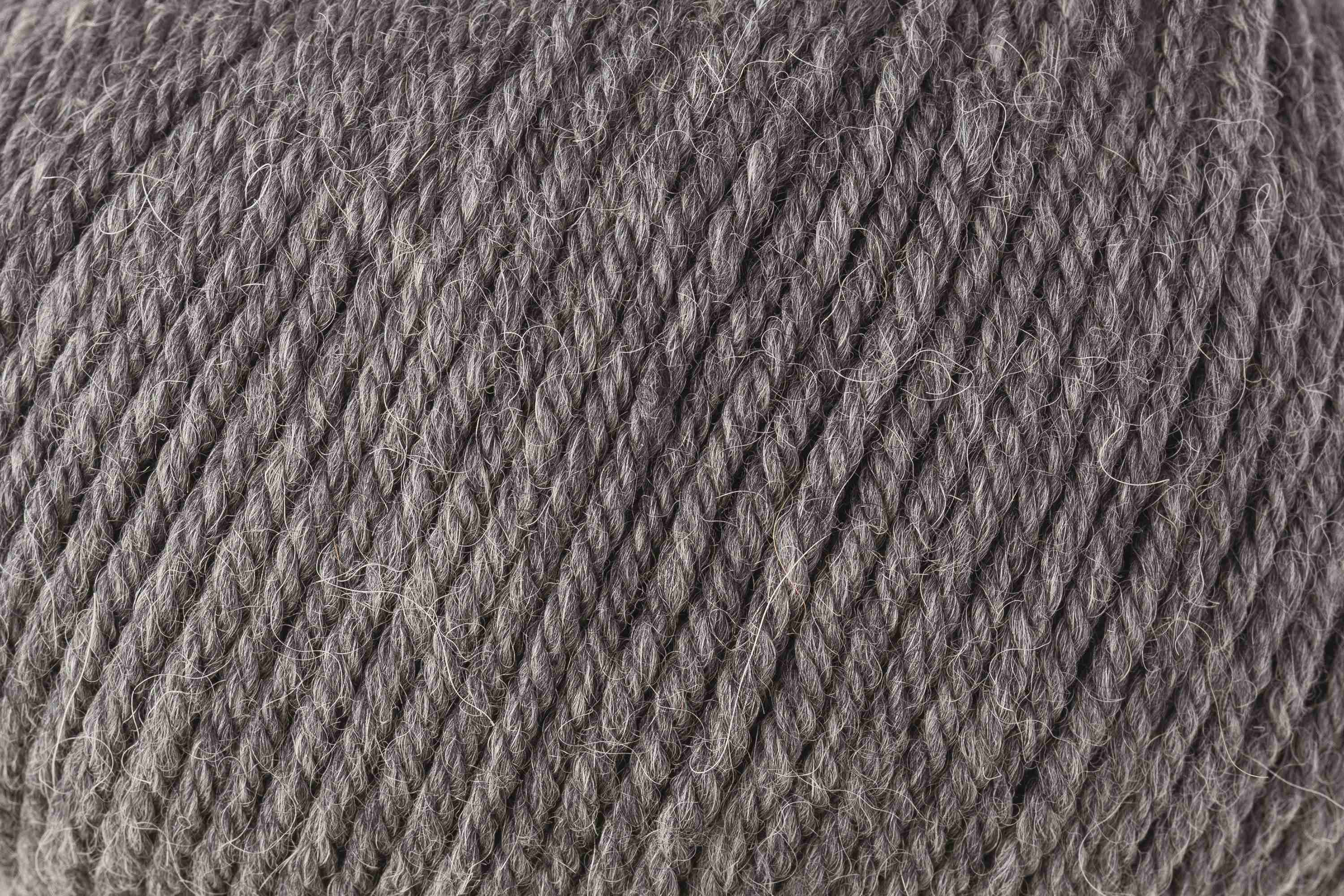 ROWAN ALPACA SOFT DK Wolle zum Stricken aus extrafeiner Merinowolle und Baby Alpaka für Schals, Mützen, Tücher und warme Accessoires, FARBE:
Charcoal 211