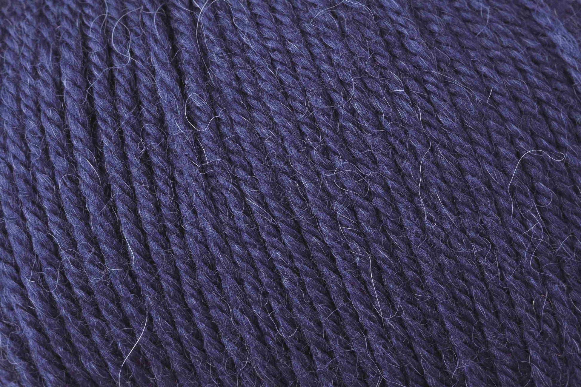 ROWAN ALPACA SOFT DK hochwertige Strickwolle aus extrafeiner Merinowolle und Baby Alpaka mit angenehm weichem Griff und feinem Maschenbild, FARBE:
Marine Blue 212