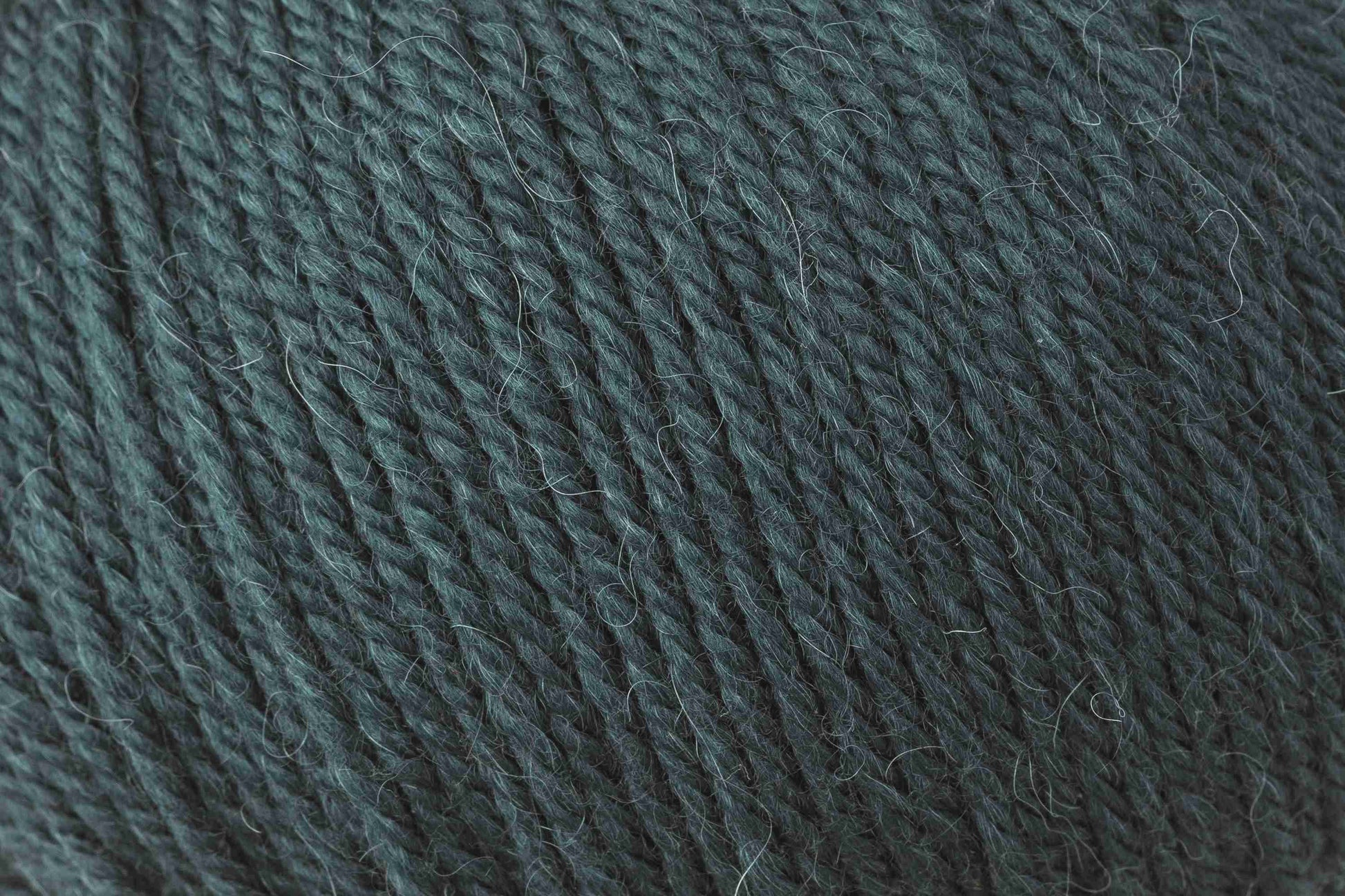 ROWAN ALPACA SOFT DK Strickgarn mit 125 m pro 50 g aus extrafeiner Merinowolle und Baby Alpaka für feine und warme Strickmode, FARBE:
Hunter Green 214