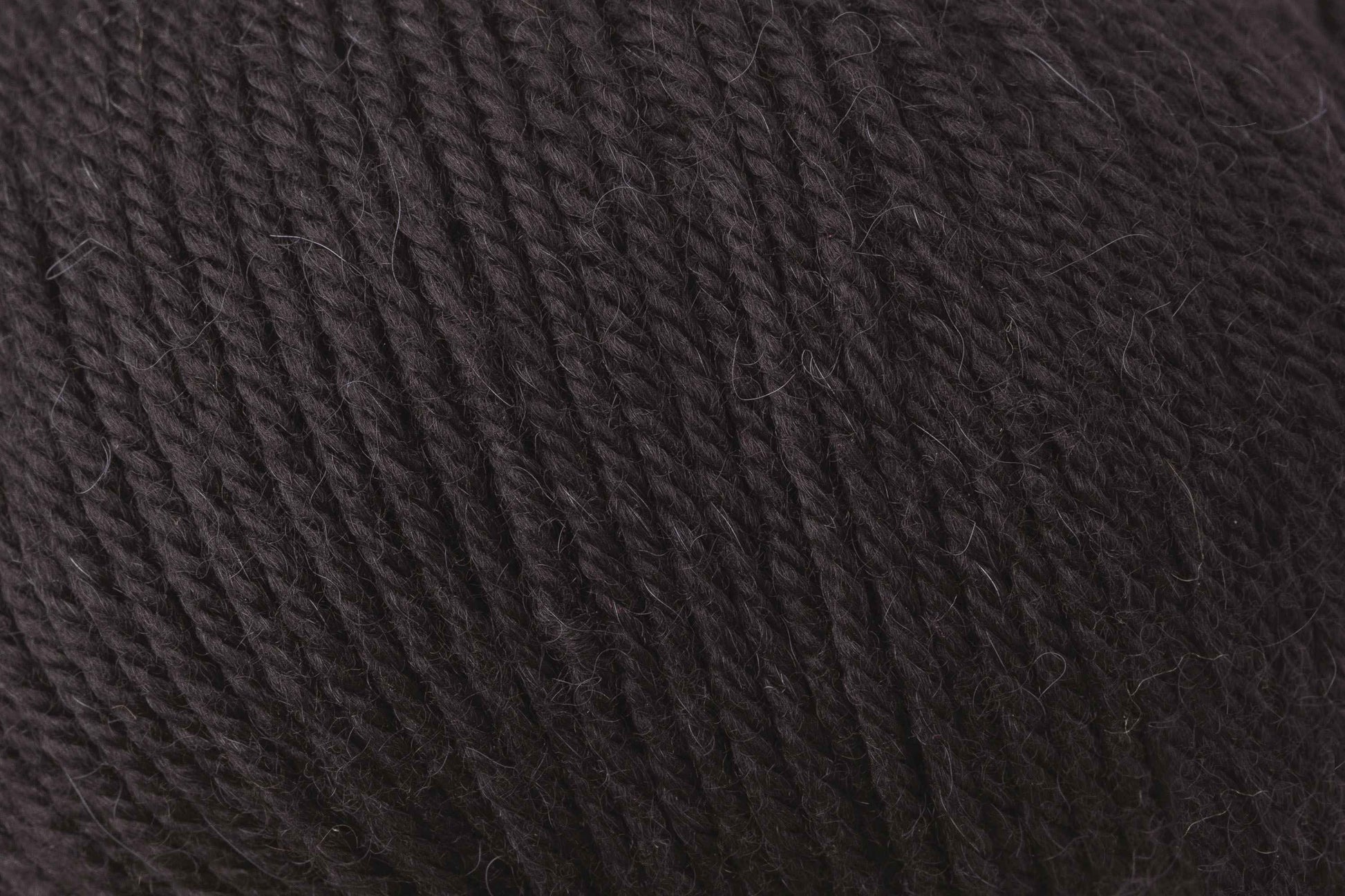 ROWAN ALPACA SOFT DK Merinowolle-Baby-Alpaka-Garn für anspruchsvolle Strickprojekte, strukturierte Muster und angenehm tragbare Strickstücke, FARBE:
Simply Black 216
