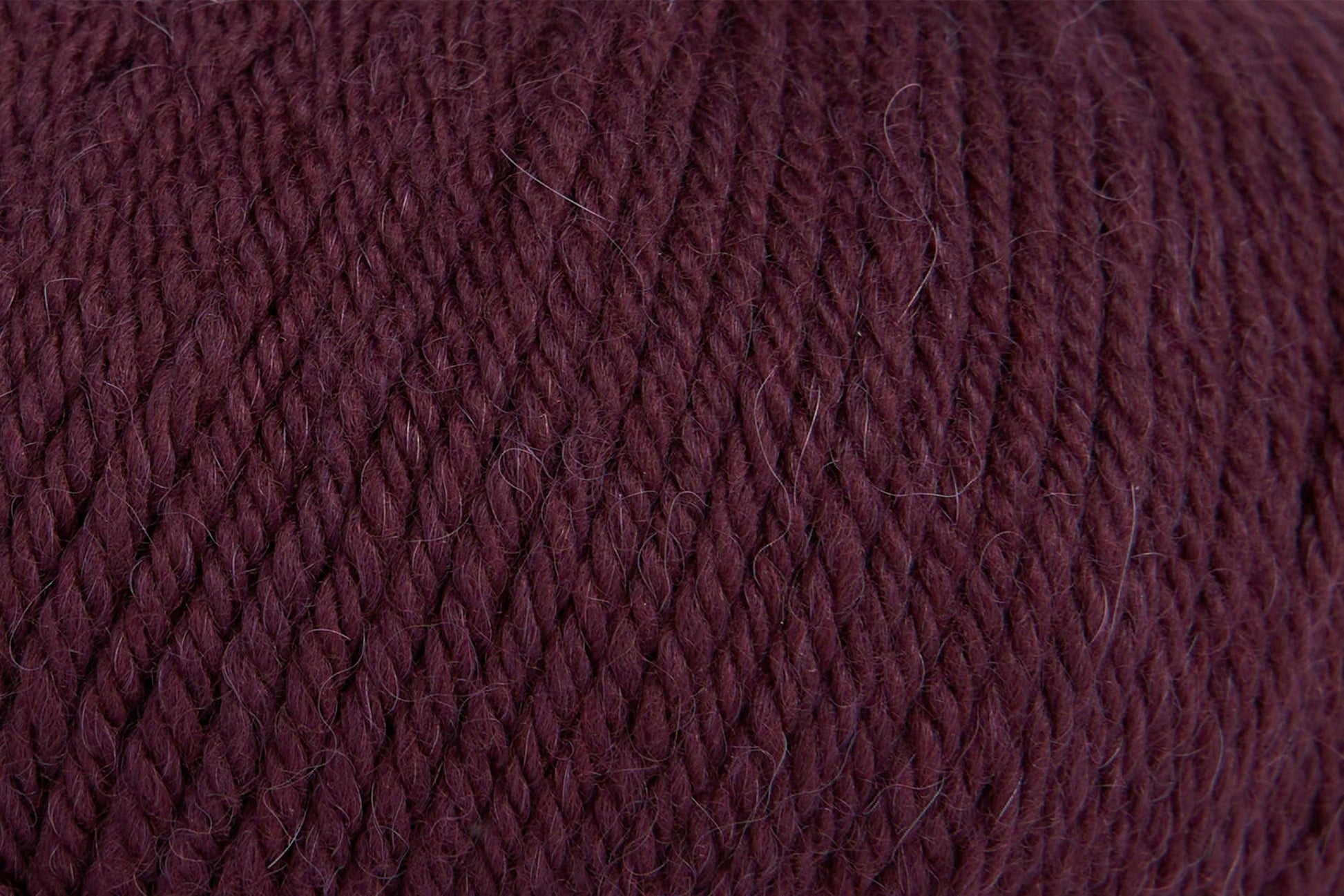 ROWAN ALPACA SOFT DK Garn zum Stricken mit extrafeiner Merinowolle und Baby Alpaka für feine Maschen, klare Muster und weiche Strickstücke, FARBE:
Dark Burgundy 230