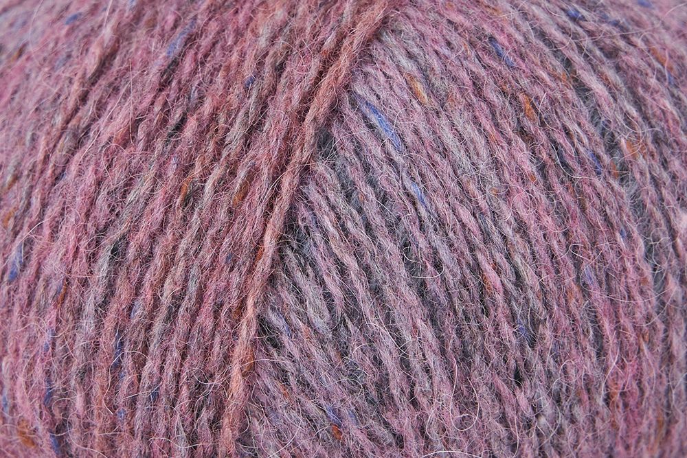 ROWAN FELTED TWEED COLOUR Wolle zum Stricken mit natürlichen Farbübergängen, feiner Tweedoptik und hochwertiger Fasermischung, FARBE:
Blush 021