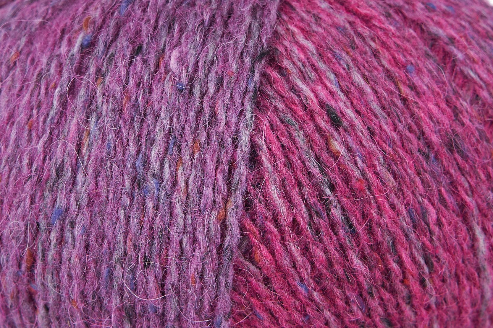 Weiche Strickwolle von ROWAN mit 175 m Lauflänge pro 50 g, ideal für leichte Pullover, Tücher und strukturierte Strickmuster, FARBE: Magenta 023