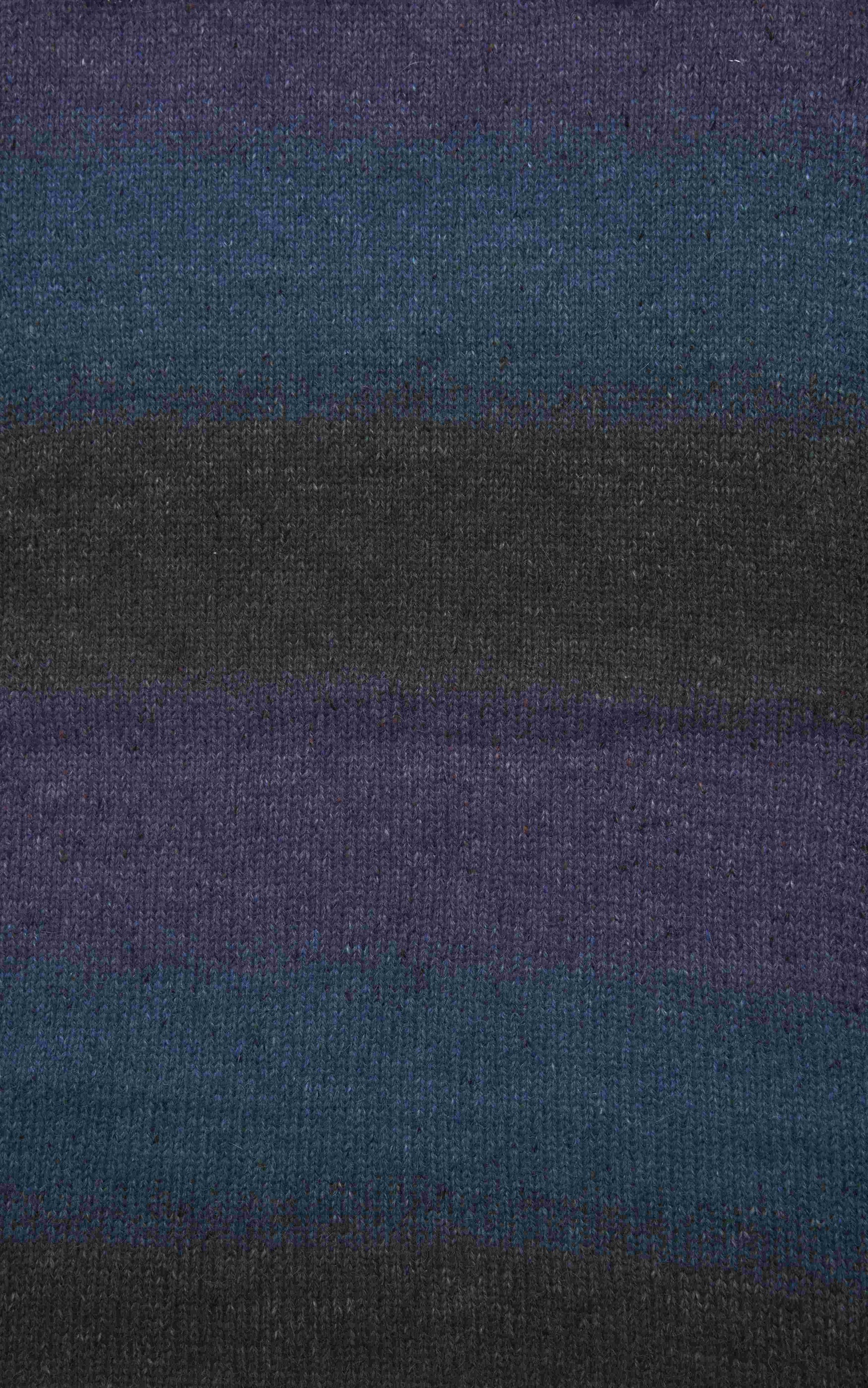 Gestrickte Maschenprobe aus ROWAN FELTED TWEED COLOUR in der Farbe Topaz 030, hochwertigem Strickgarn aus 50 % Merinowolle, 25 % Alpaka und 25 % Viskose mit feiner Tweedstruktur und harmonischen Farbübergängen