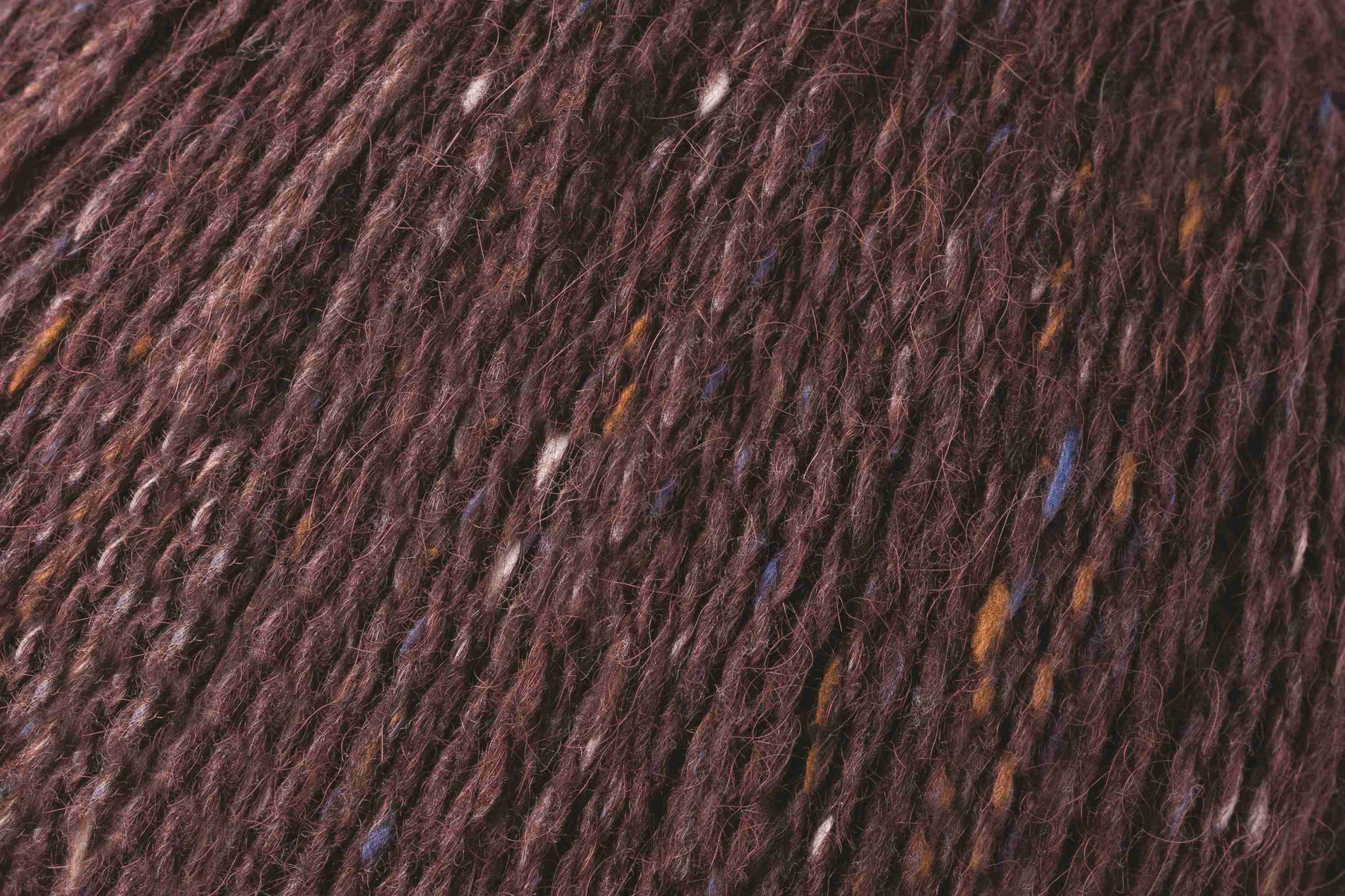 Leichtes Tweed Garn ROWAN Felted Tweed für Fair-Isle-Stricken, Lochmuster, kraus rechte Maschen und kreative Strickideen, FARBE:
Treacle 145