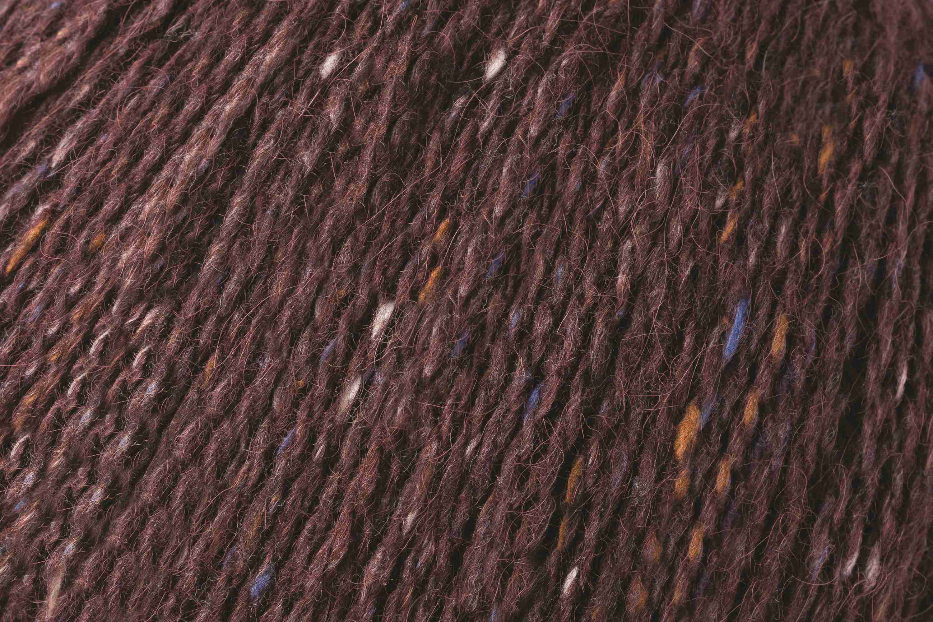 Leichtes Tweed Garn ROWAN Felted Tweed für Fair-Isle-Stricken, Lochmuster, kraus rechte Maschen und kreative Strickideen, FARBE:
Treacle 145