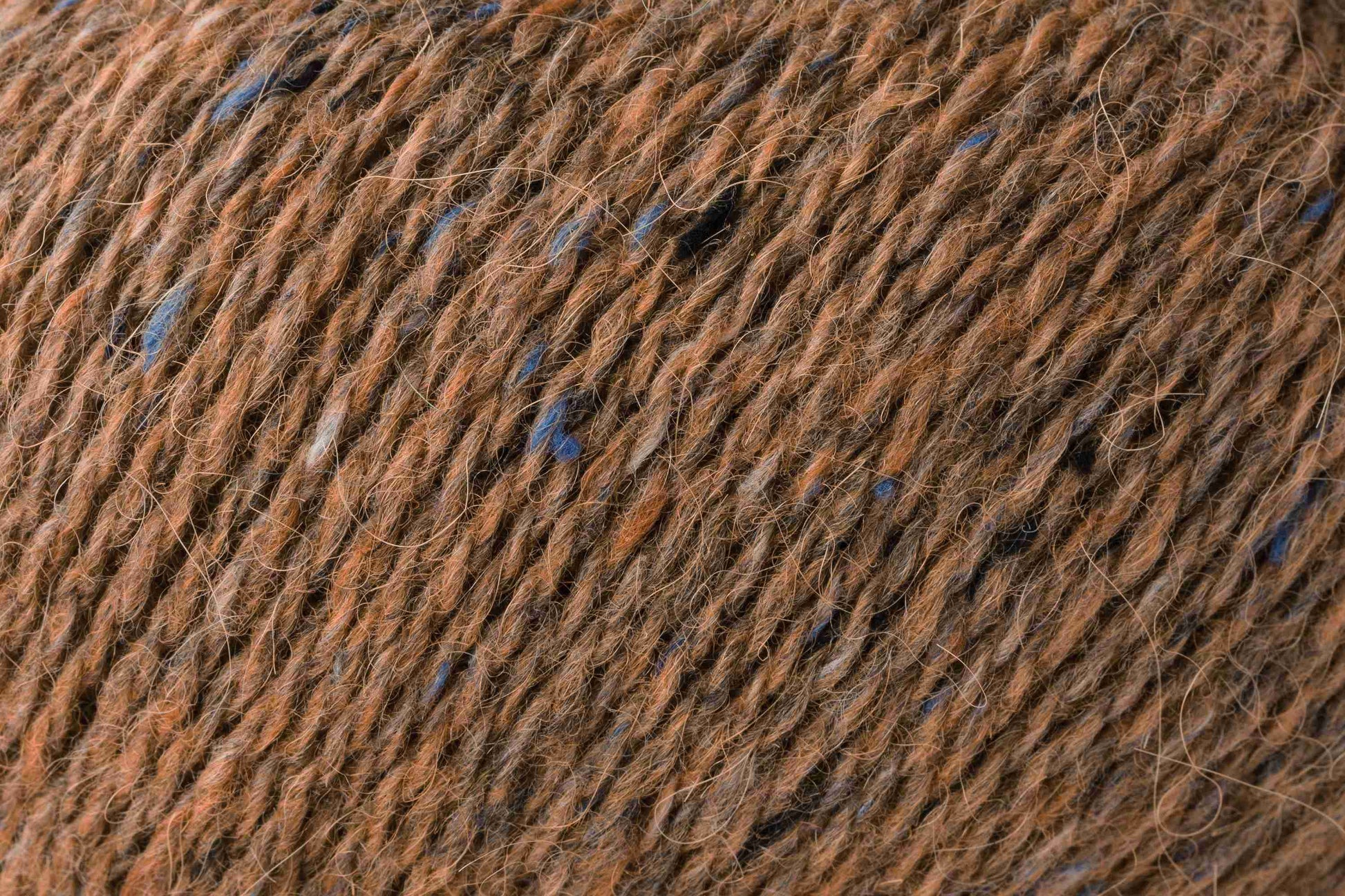 ROWAN Felted Tweed Garn aus Merinowolle, Alpaka und Viskose, hochwertige Wolle zum Stricken von Pullovern, Cardigans und Accessoires, FARBE:
Cinnamon 175