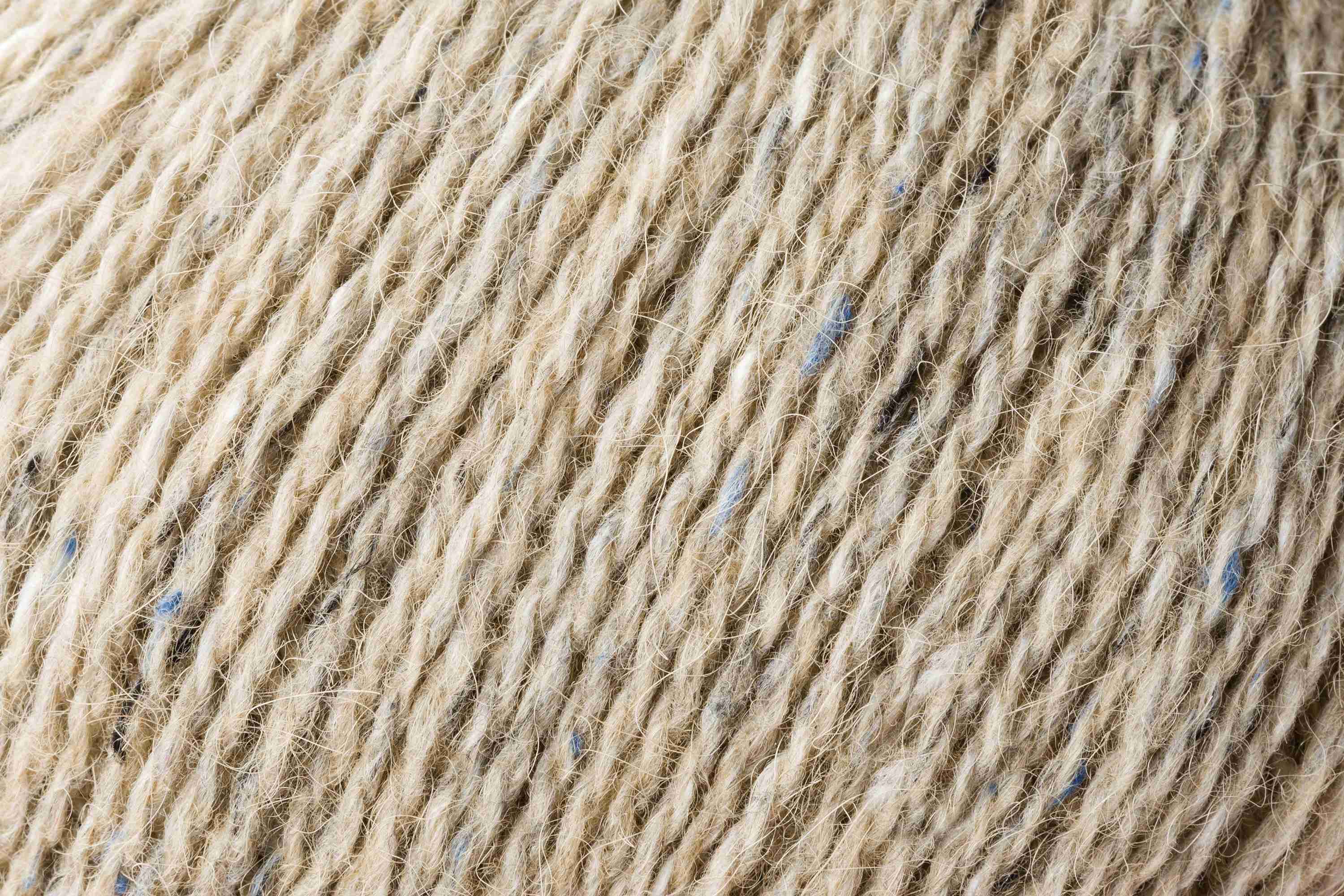 Leichtes ROWAN Felted Tweed Garn mit weichem Griff und Tweed-Struktur, hochwertige Wolle für Damenmode, Accessoires und Handstricken, FARBE:
Stone 190