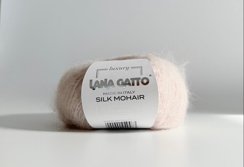 Lana Gatto Silk Mohair 6039 - Weiches Luxus Strickgarn aus Super Kid Mohair und Seide. Ideal für luftige Spitzen- und Strickprojekte.