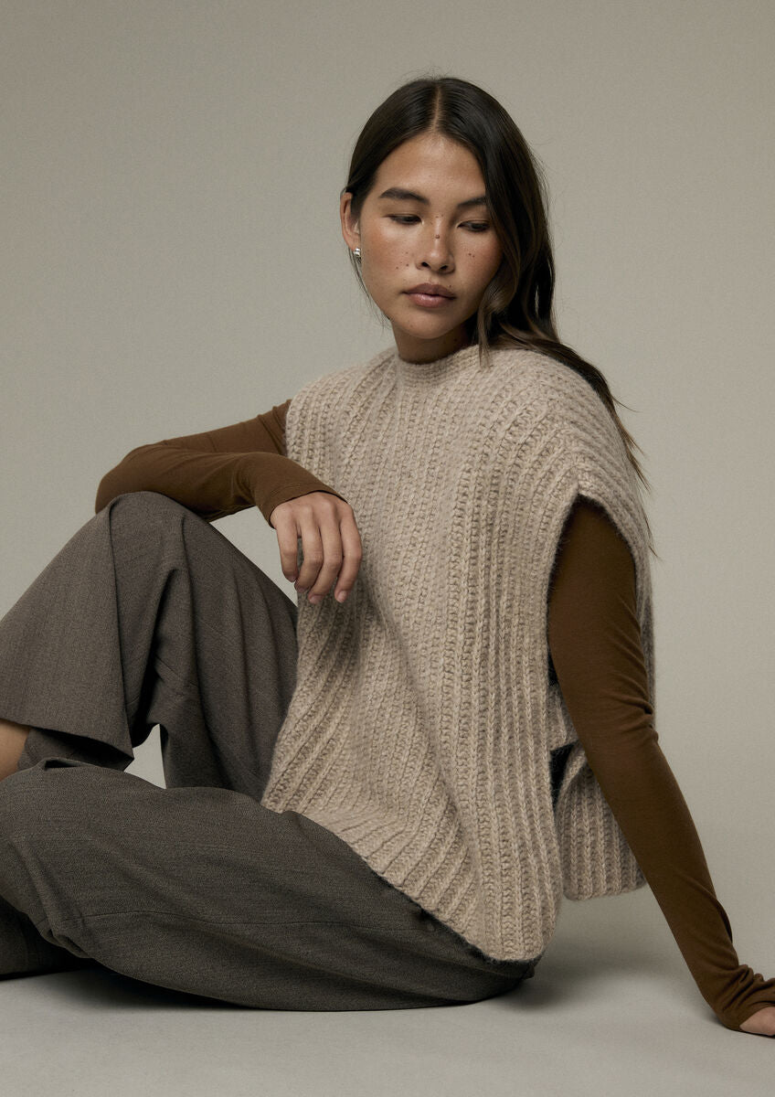ZELLA VEST | MODE at ROWAN | SOFTEST ALPACA