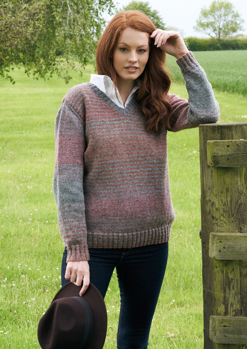 Handgestrickter Damenpullover aus ROWAN FELTED TWEED COLOUR, weicher Wolle zum Stricken aus Merinowolle, Alpaka und Viskose mit natürlichen Farbverläufen