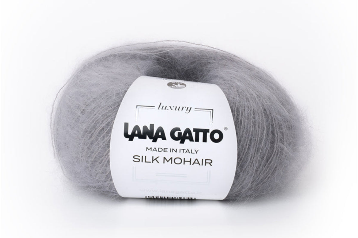 Exklusives Naturgarn Lana Gatto Silk Mohair für Damenbekleidung, Wintermode, Accessoires und Designer-Strickprojekte. 25 g | 212 m