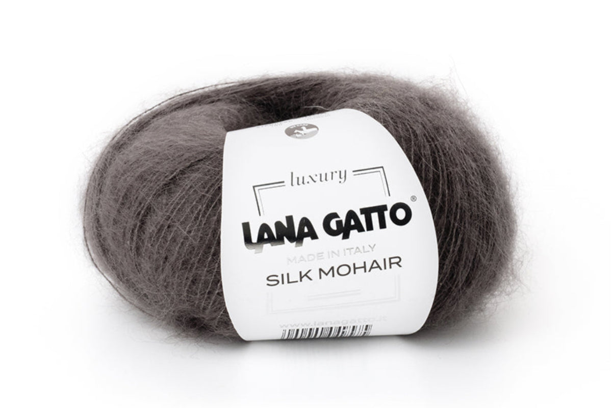 Strickprojekte
Italienisches Mohair-Seide-Garn Lana Gatto Silk Mohair für luxuriöse Damenmode, Winterpullover, Strickjacken und hochwertige Accessoires, Made in Italy