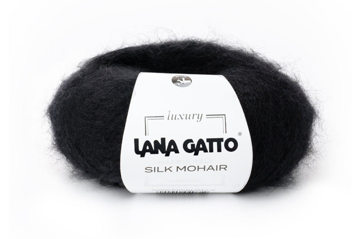 Luxuriöses Strickgarn Lana Gatto Silk Mohair aus 75% Super Kid Mohair und 25% Seide für leichte Pullover, Schals, Tücher und hochwertige Handarbeit