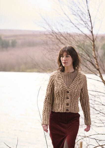 ROWAN FELTED TWEED SOFT Wolle für Cardigans mit Zopfmuster, hochwertiges Strickgarn mit weicher Tweed-Struktur und natürlicher Melange