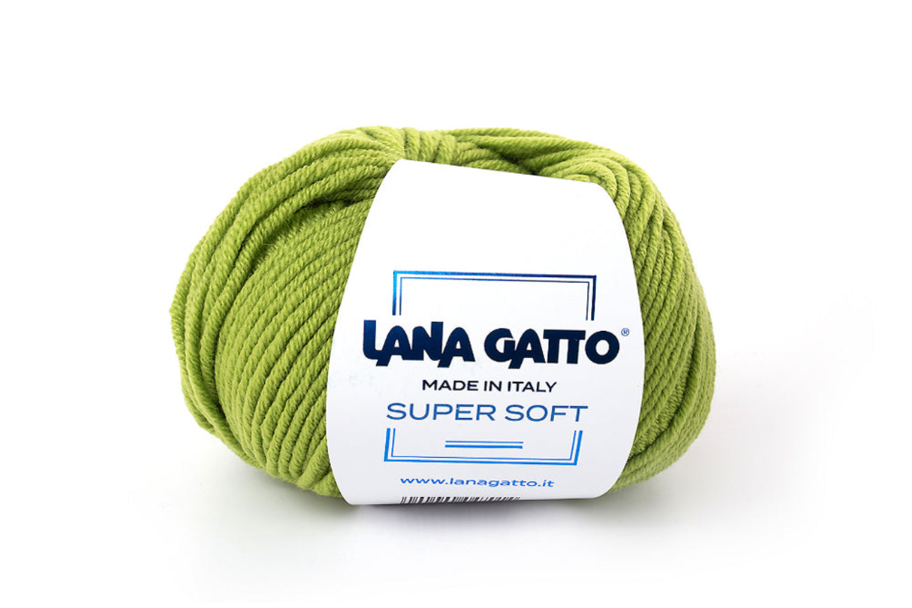Lana Gatto Super Soft Garn kaufen – Premium-Merinogarn für Stricken und Häkeln von Pullovern, Strickjacken, Snoods, Schals und moderner Designer-Strickmode. FARBE: Verde Mela 13277