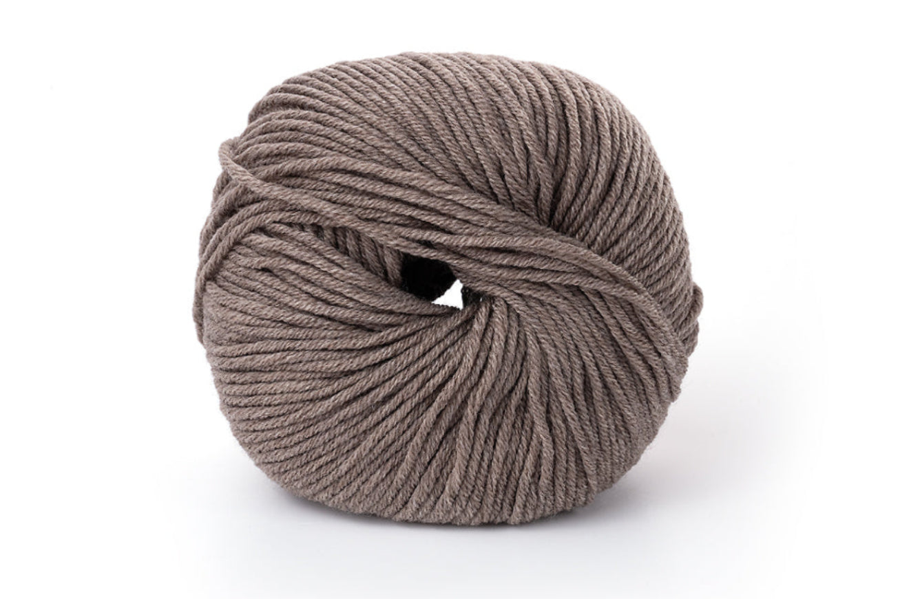 Luxuriöses Lana Gatto Super Soft Garn aus 100% Extrafine Merino Wool für Stricken und Häkeln von Pullovern, Snoods, Wintermode und hochwertigen Designer-Handarbeitsprojekten