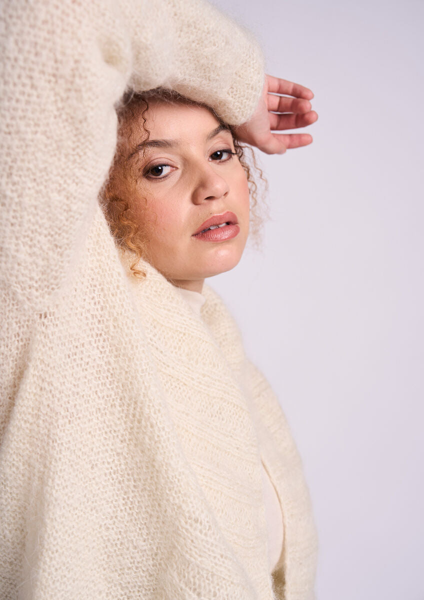 Amalfi Strickanleitung für einen modernen Damen Cardigan von MODE at ROWAN mit lässiger Passform und offener Vorderseite