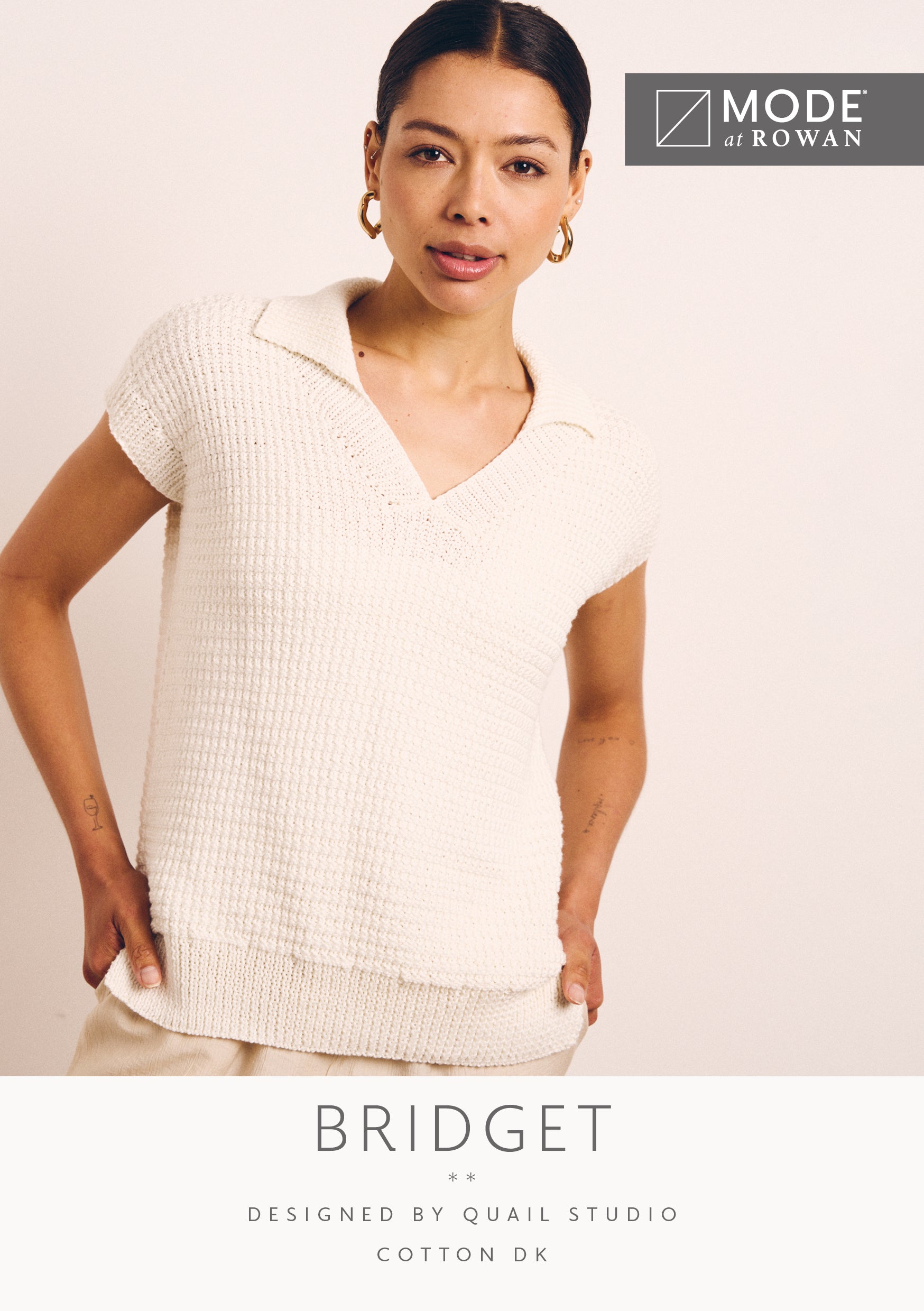 MODE at ROWAN Bridget Strickanleitung für ein ärmelloses Damen Poloshirt aus Cotton DK mit V-Ausschnitt und Waffelmuster