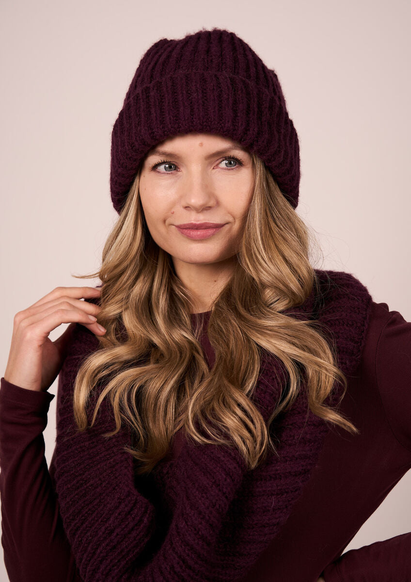 Cassia Strickanleitung von MODE at ROWAN für ein abgestimmtes Set aus Strickmütze und Cowl mit Alpaka Wolle