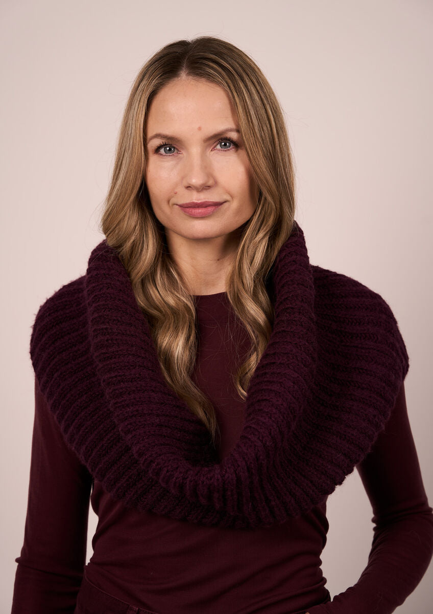 MODE at ROWAN Cassia Strickanleitung für ein kuscheliges Winterset aus Mütze und Cowl mit Alpaka-Garn