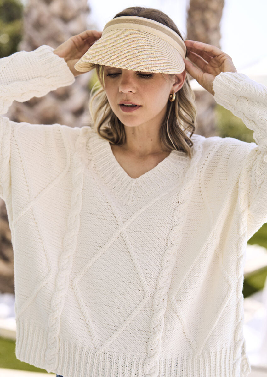 Clara Damen Strickanleitung von MODE at ROWAN für einen Baumwollpullover mit verschlungenem Zopfmuster, Rauten und lockerer Passform