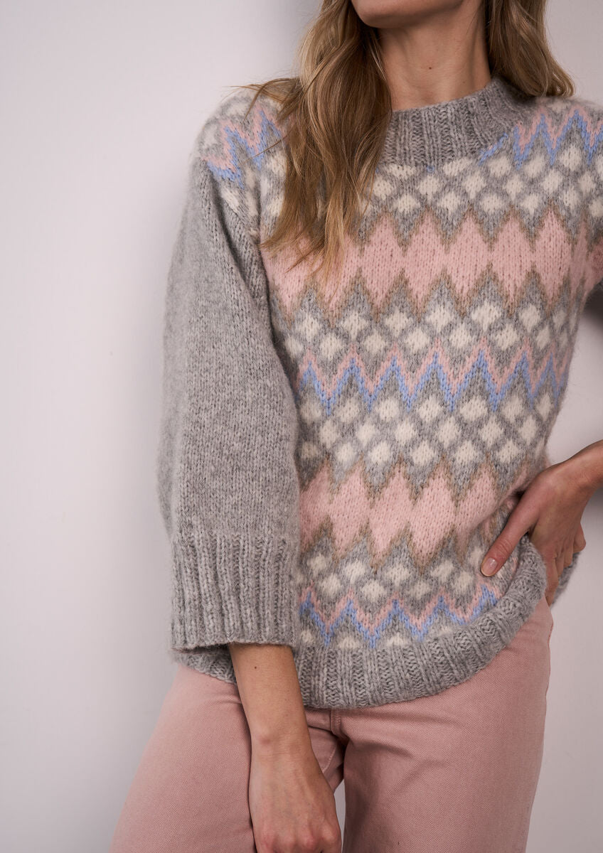 Cullen Damen Strickanleitung von MODE at ROWAN für einen zeitlosen Pullover aus Softest Alpaca mit gerader Passform