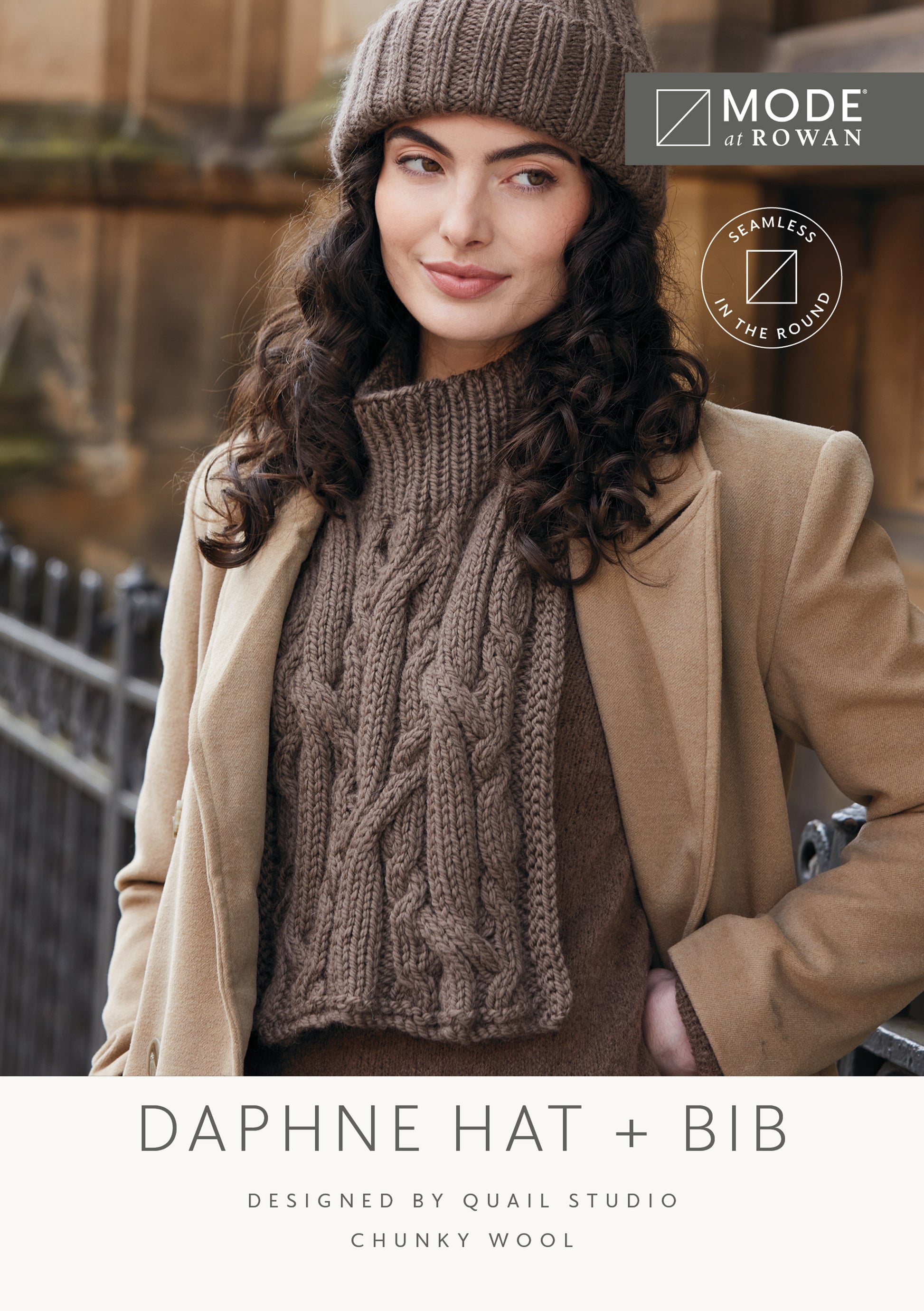 MODE at ROWAN Daphne Strickanleitung für Damen Mütze und passendes Lätzchen aus Chunky Wool mit Rippen- und Zopfmuster
