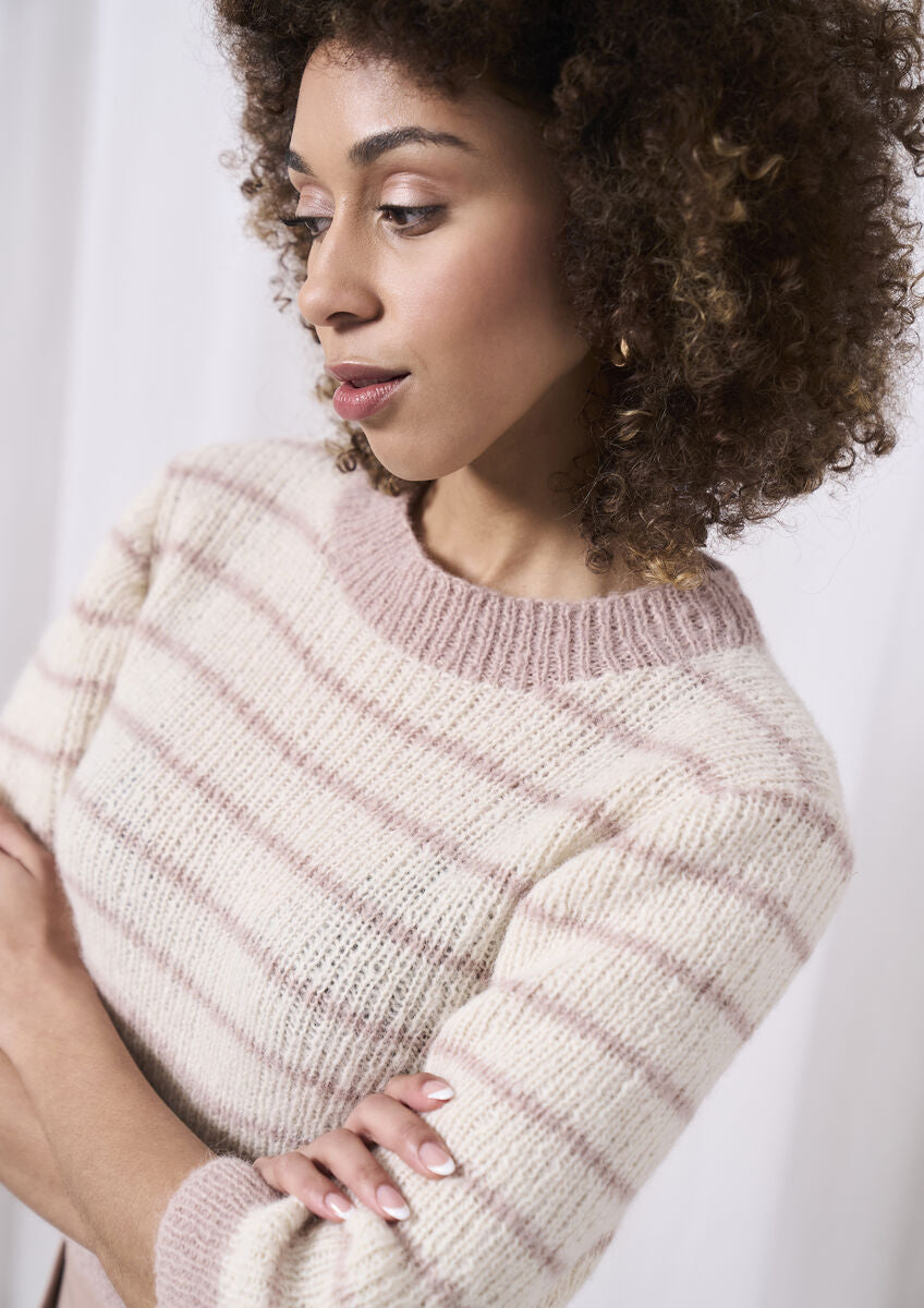 MODE at ROWAN Dunwich Damen Strickanleitung für einen Pullover aus Alpaca Cotton mit leicht bauschigen 3/4-Ärmeln