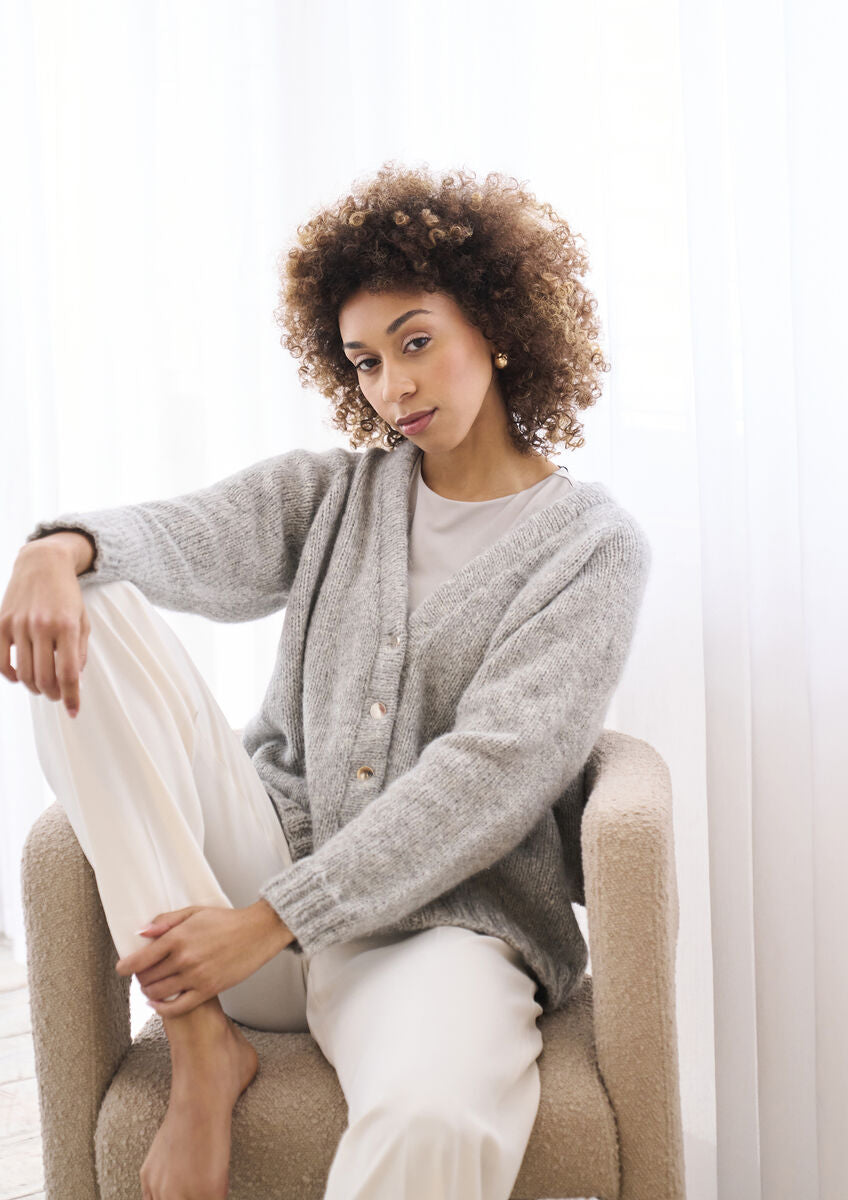Fritton Strickanleitung von MODE at ROWAN für einen leichten Cardigan aus Softest Alpaca, von oben nach unten gestrickt