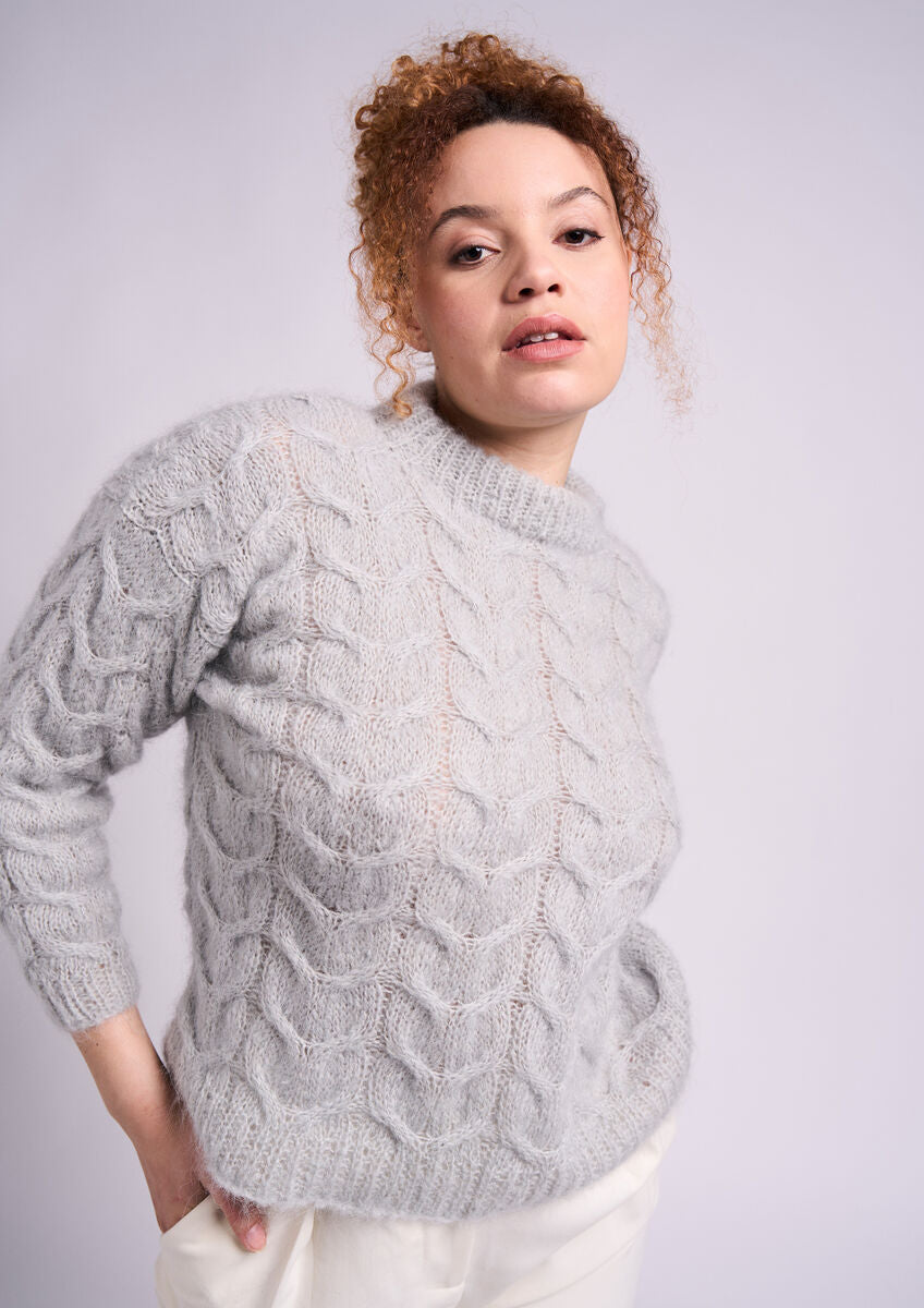 Genoa Strickanleitung von MODE at ROWAN für einen weichen Strickpullover aus Mohair mit überschnittenen Schultern und Rippenbündchen