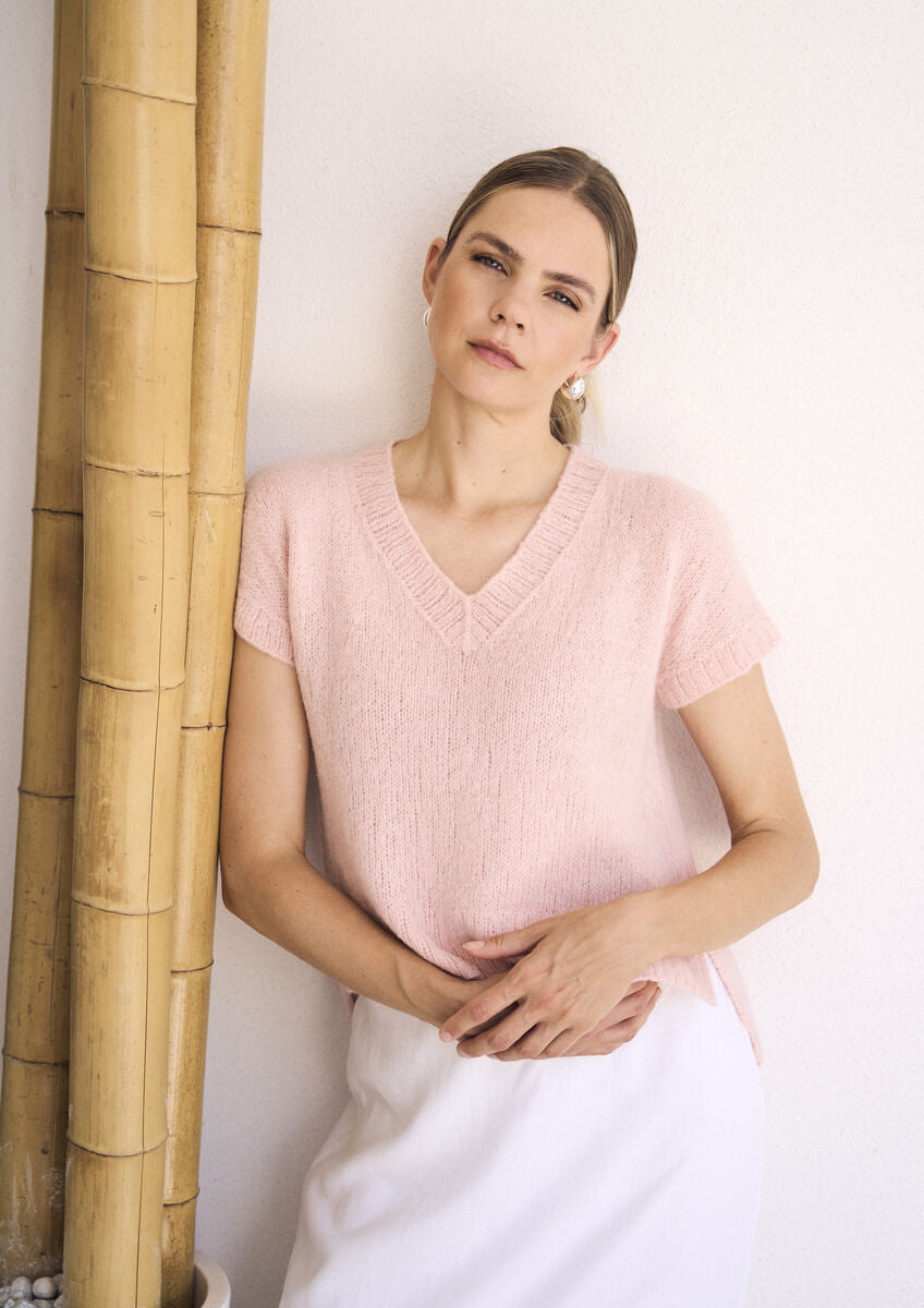 Hanne Strickanleitung von MODE at ROWAN für ein luftiges Stricktop aus Alpaca Haze mit lockerer Passform