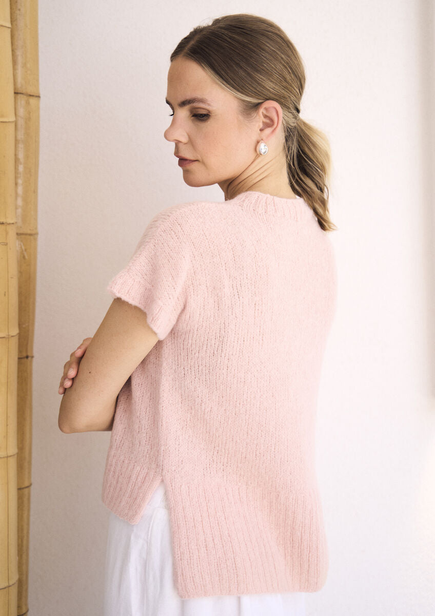 Hanne Strickanleitung für ein elegantes Frühlings-Top von MODE at ROWAN aus leichtem Alpaca Haze Garn
