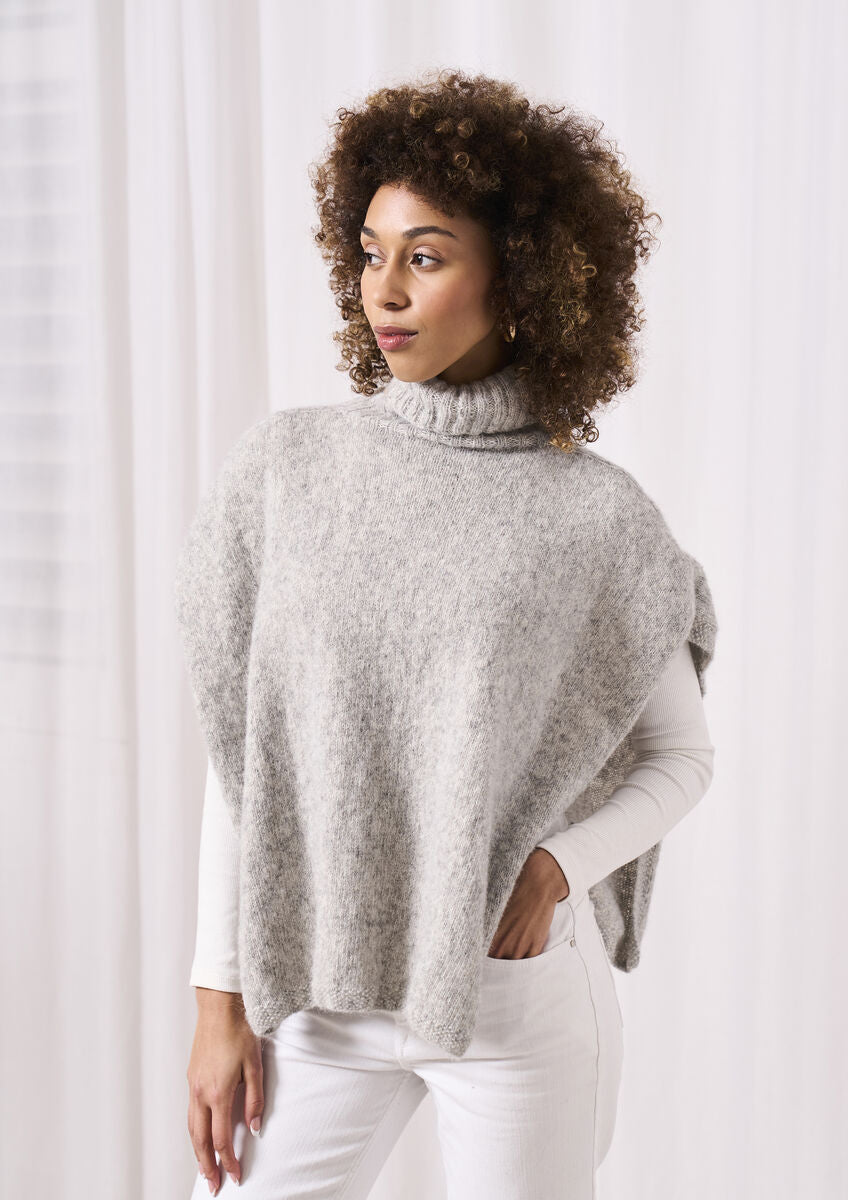 MODE at ROWAN Lana Damen Strickanleitung für einen Poncho aus Alpaca Cotton mit glatt rechts gestricktem Body und Rippenkragen