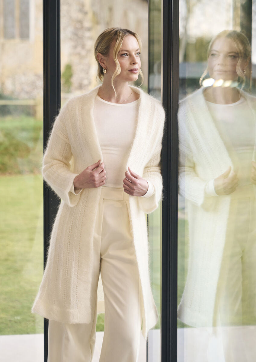 Ovington Strickanleitung von MODE at ROWAN für einen mittellangen Damen Cardigan aus Alpaca Haze mit umgeschlagenen Bündchen