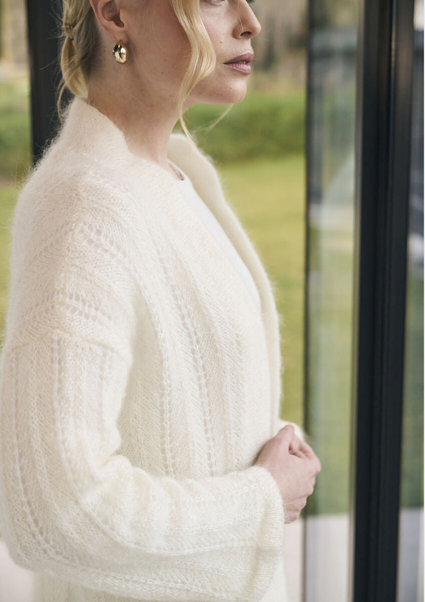 MODE at ROWAN Ovington Damen Strickanleitung für eine weiche Strickjacke mit Ajourmuster aus Alpaca Haze
