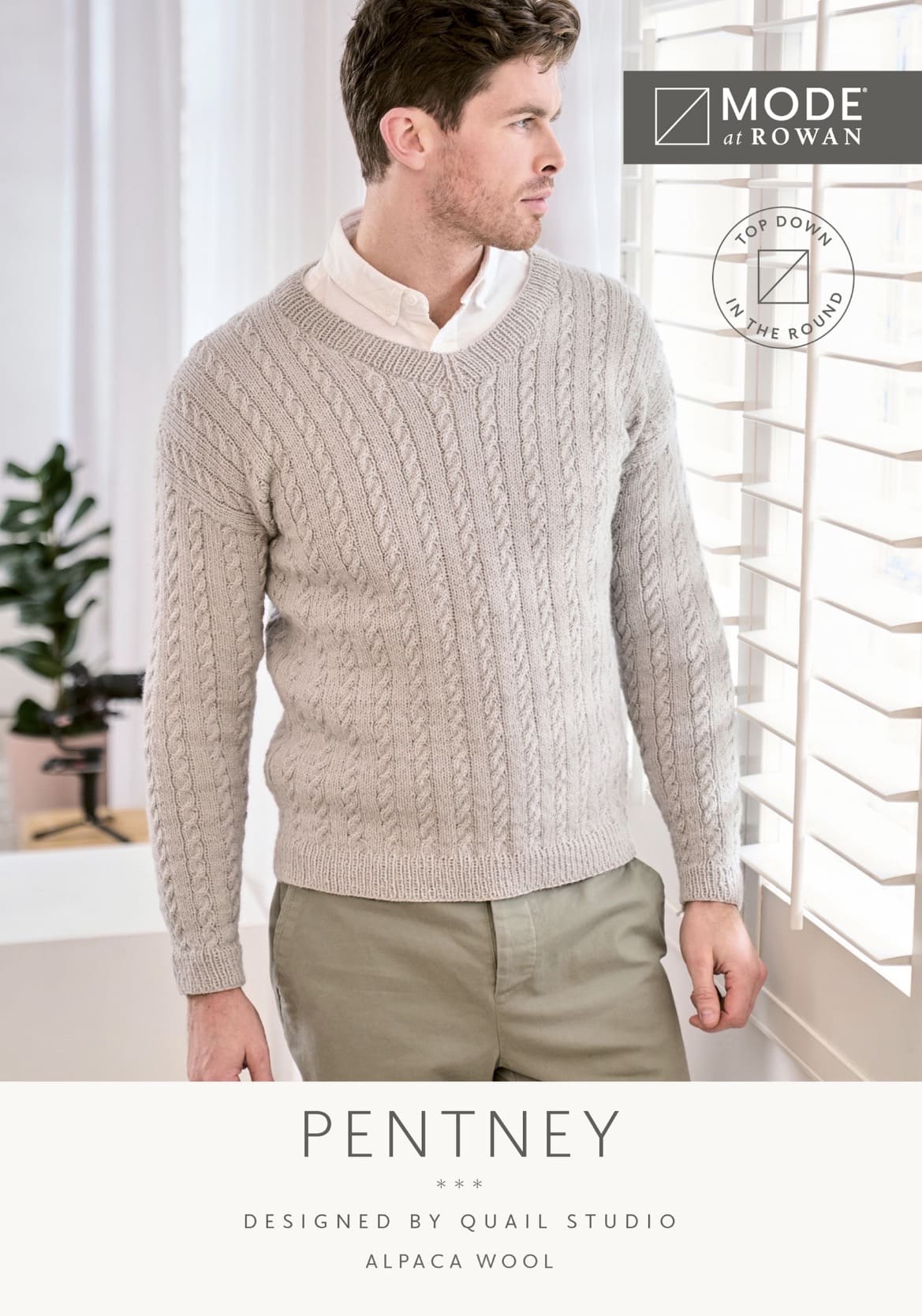 MODE at ROWAN Pentney Strickanleitung für einen zeitlosen Herrenpullover mit Zopfmuster aus Alpaca Wool und Rundhalsausschnitt