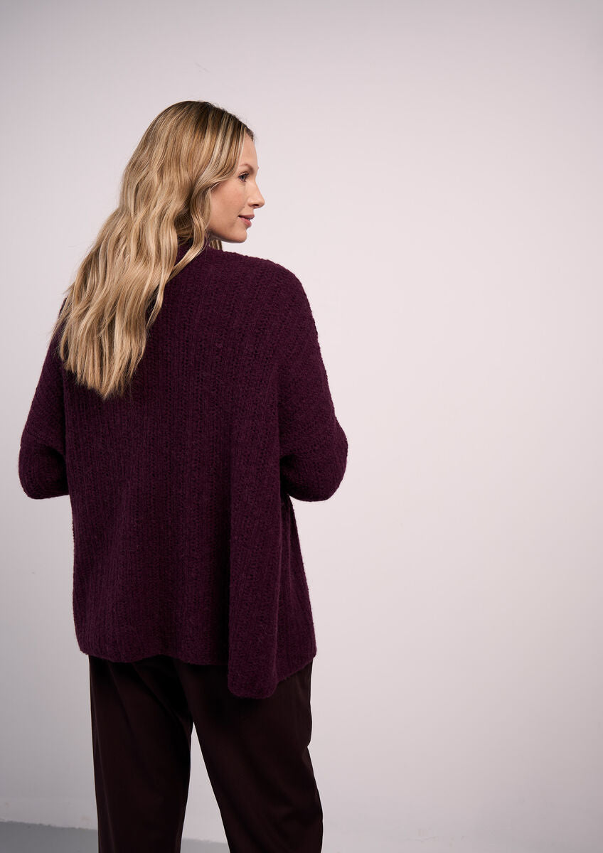 Ren Strickanleitung für eine weiche Damen Strickjacke von MODE at ROWAN aus Alpaca Haze mit lockerem Schnitt und dekorativem Ajourmuster