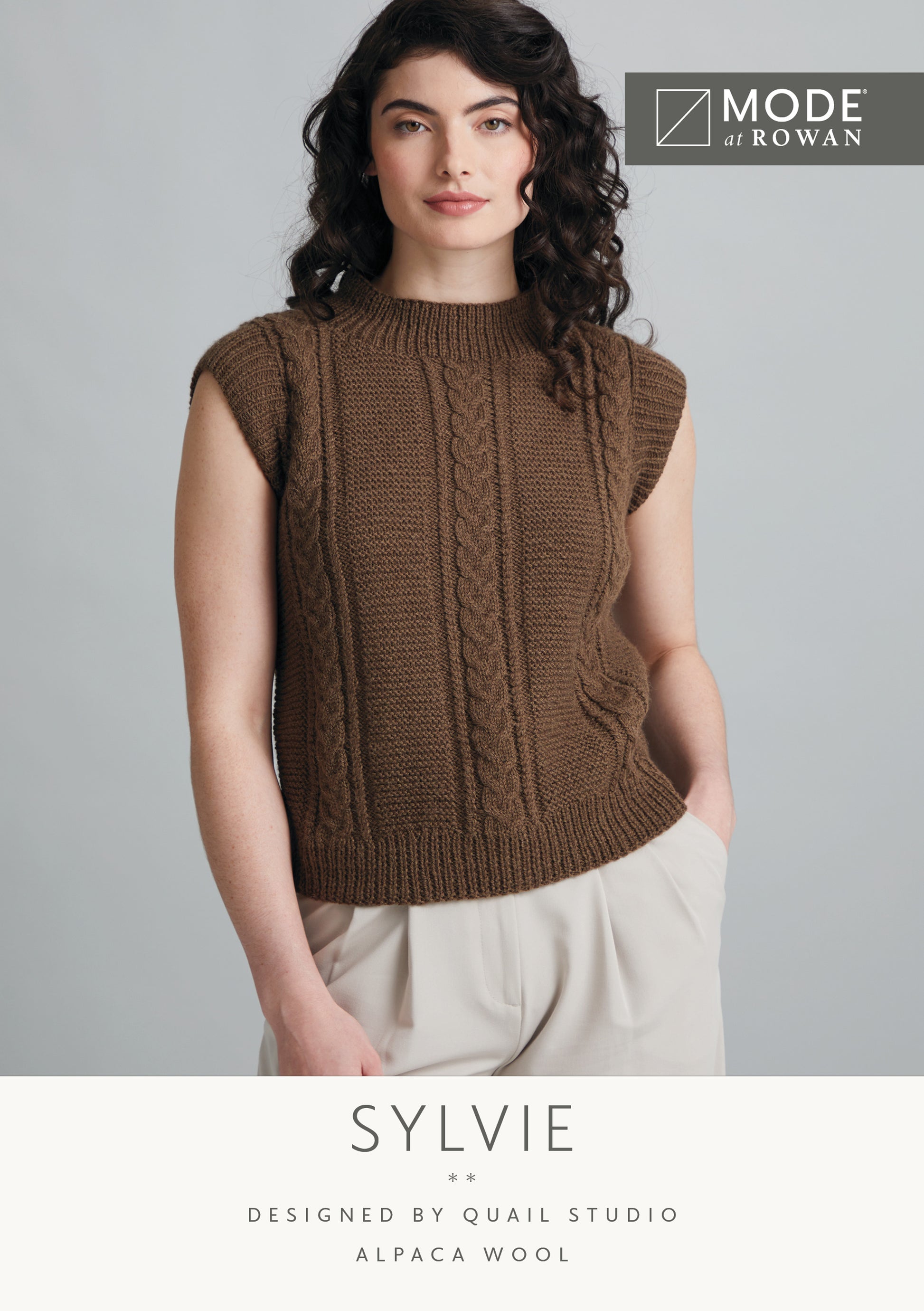 MODE at ROWAN Sylvie Strickanleitung für einen Damen Pullunder aus Alpaca Wool mit Zopfmuster und Rundhalsausschnitt