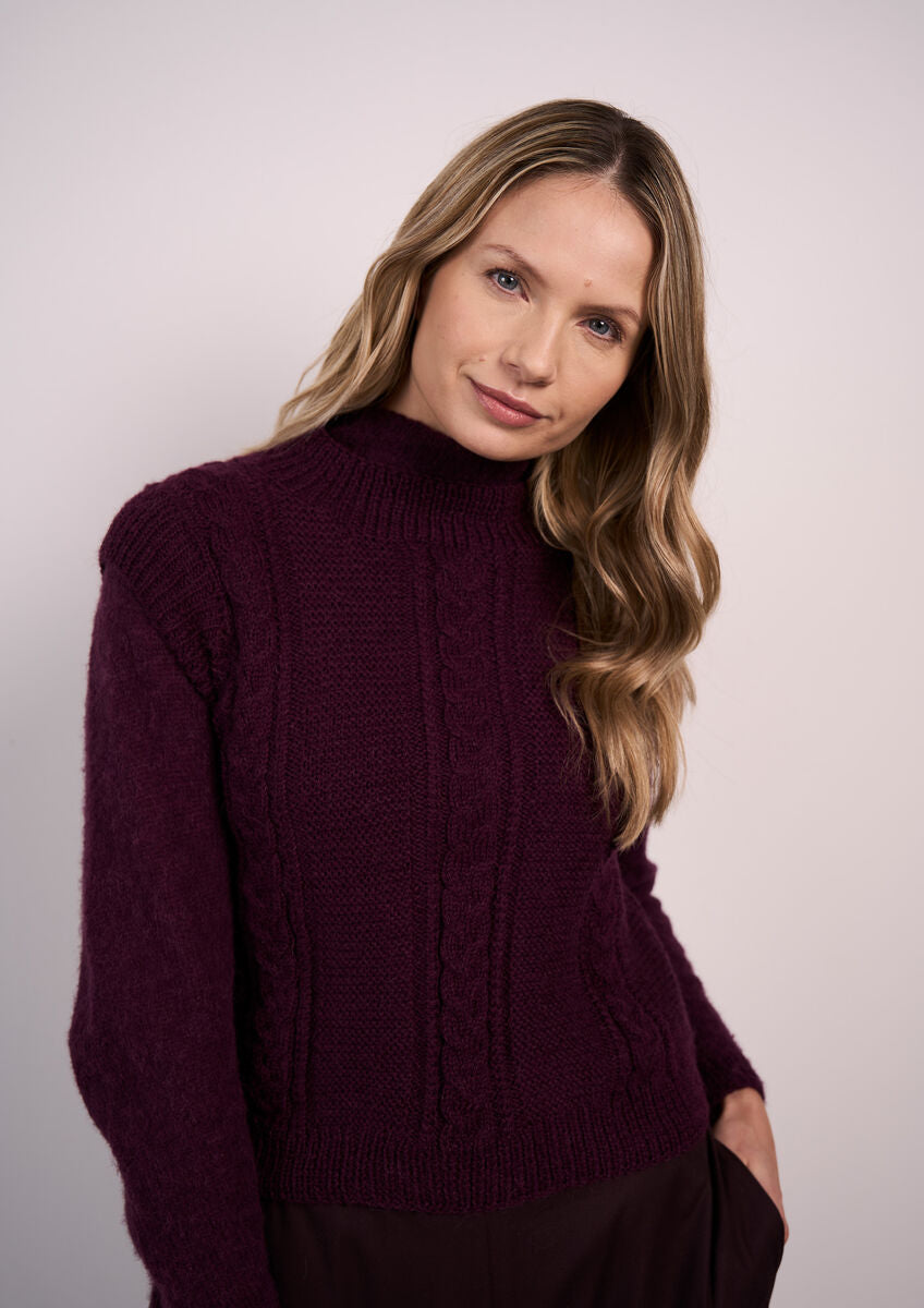 MODE at ROWAN Sylvie Strickanleitung für einen eleganten Strickpullunder aus Alpaca Wool zum Layern mit geripptem Saum