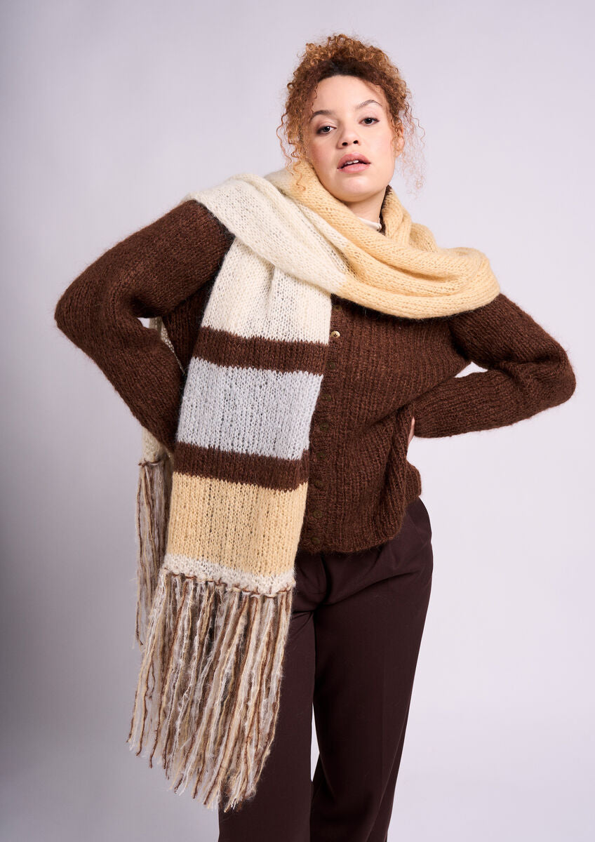 MODE at ROWAN Tuscan Damen Strickanleitung für einen auffälligen Mohair Schal mit mehrfarbigen Streifen