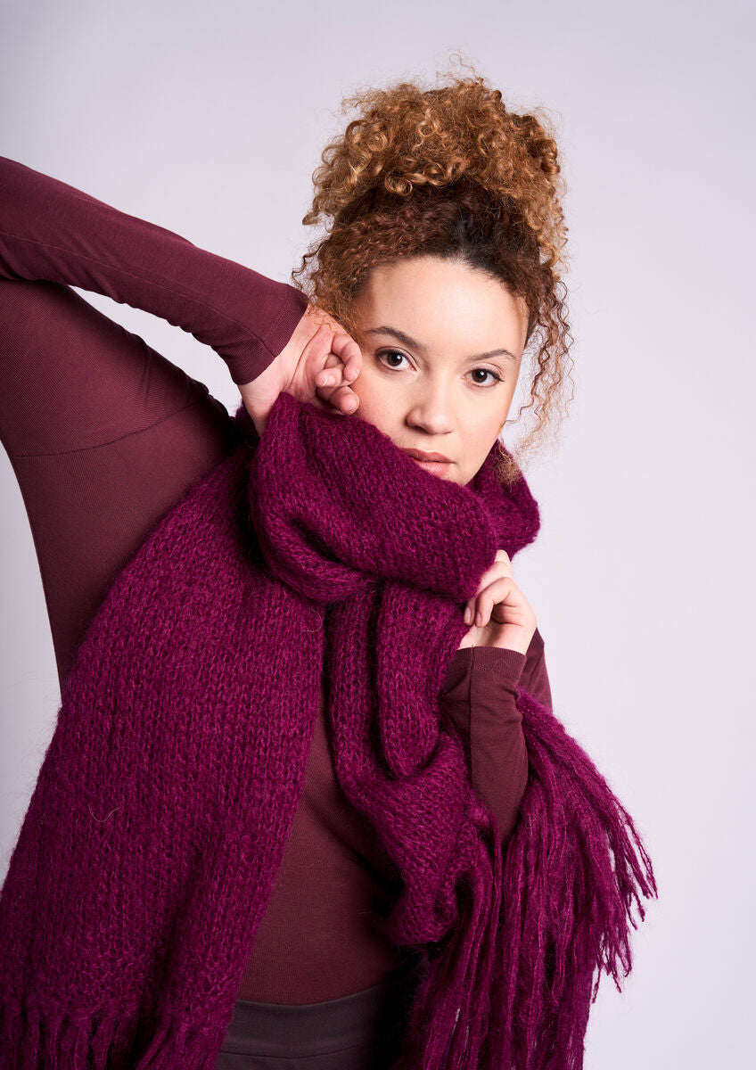 MODE at ROWAN Tuscan Strickanleitung für einen langen Colourblock-Schal aus Mohair Soft mit breiten Streifen und langen Fransen