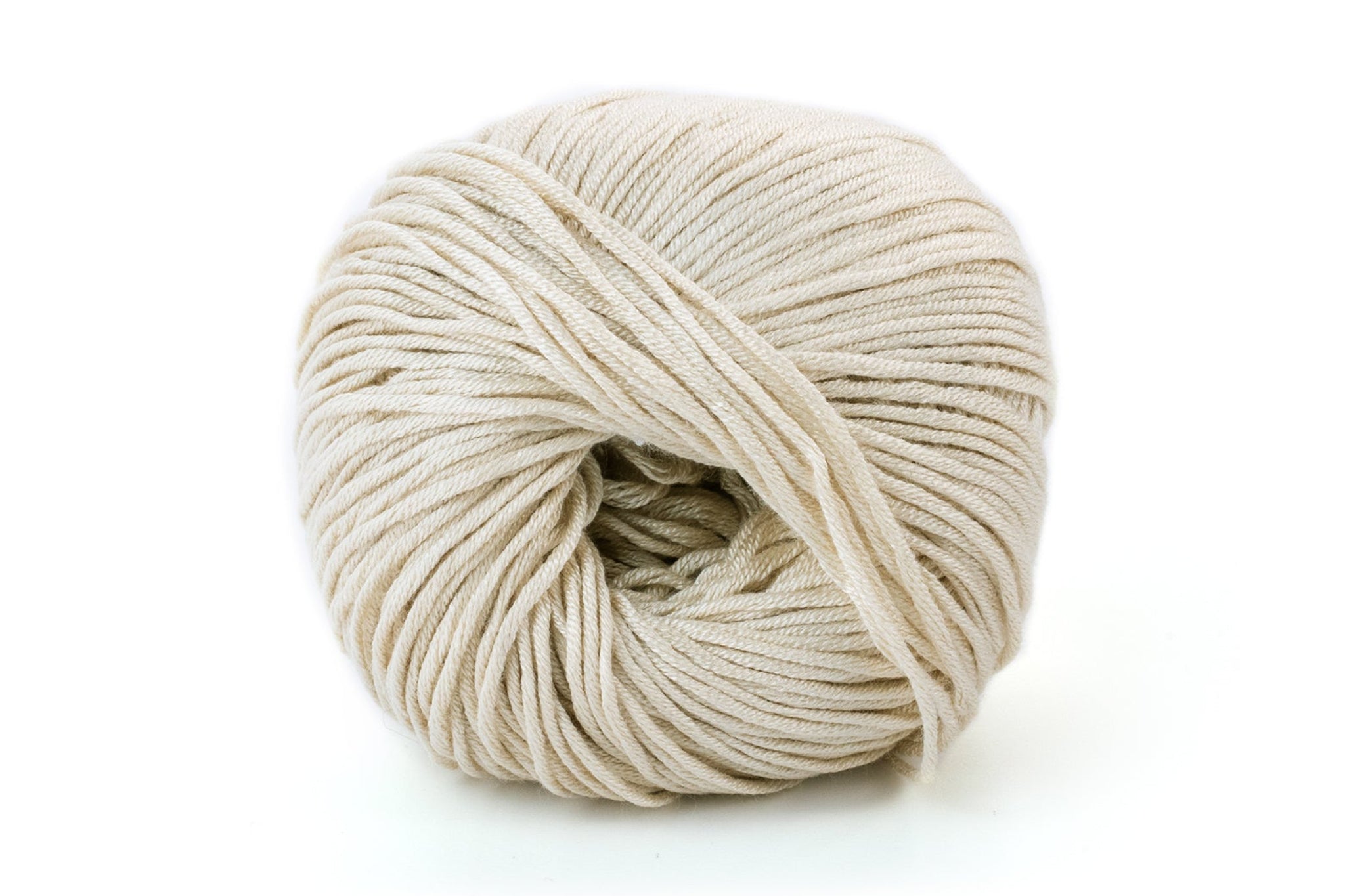 Lana Gatto Sugar Viskosegarn aus Zuckerrohr in Farbe Ecru 7649 ist 100% pflanzlich, seidig weich, ideal für leichte Sommerkleider und Tops | OEKO-TEX Made in Italy