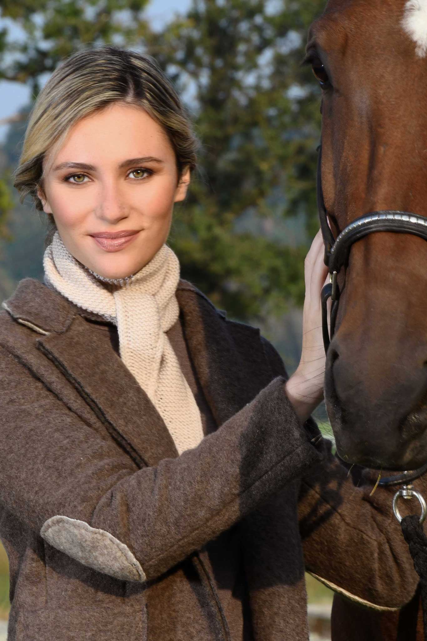 Weicher Winterschal aus Lana Gatto Vip, hochwertiges Naturgarn aus Merinowolle und Kaschmir, Premium-Strickgarn Made in Italy für Schals, Tücher, Winteraccessoires, luxuriöse Strickmode und hochwertige Handarbeit für Damen und Herren